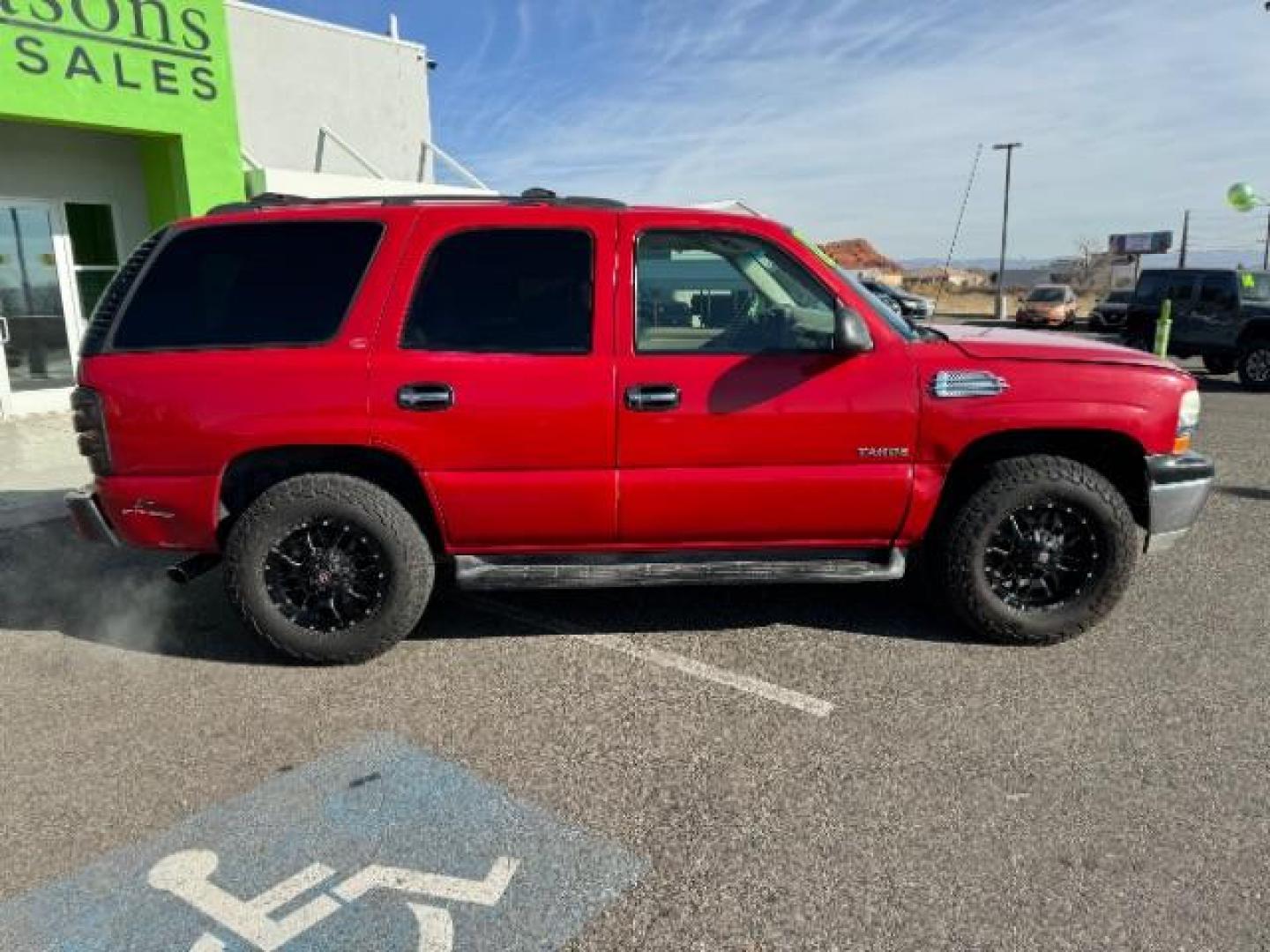 2002 Victory Red /Tan/Neutral Custom C Chevrolet Tahoe 2WD (1GNEC13VX2R) with an 4.8L V8 OHV 16V engine, 4-Speed Automatic transmission, located at 940 North Main Street, Cedar City, UT, 84720, (435) 628-0023, 37.692936, -113.061897 - Photo#11