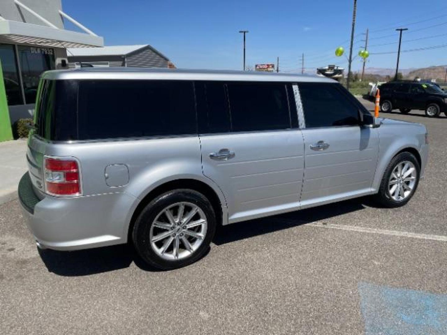 2018 Ingot Silver Metallic /Charcoal Black, leather Ford Flex Limited FWD (2FMGK5D84JB) with an 3.5L V6 DOHC 24V engine, 6-Speed Automatic Overdrive transmission, located at 1865 East Red Hills Pkwy, St. George, 84770, (435) 628-0023, 37.120850, -113.543640 - Photo#10