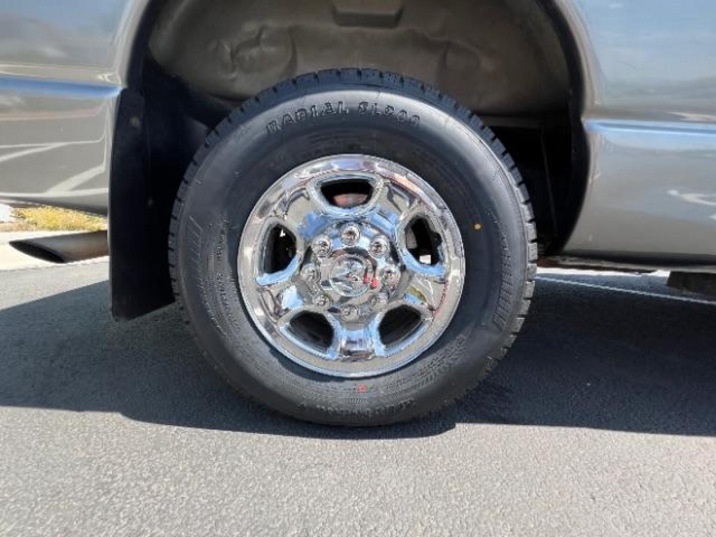 2006 Mineral Gray Metalli /Khaki Cloth Interior Dodge Ram 2500 SLT Mega Cab 2WD (3D7KR29DX6G) with an 5.7L V8 OHV 16V engine, 5-Speed Automatic transmission, located at 1865 East Red Hills Pkwy, St. George, 84770, (435) 628-0023, 37.120850, -113.543640 - Photo#9