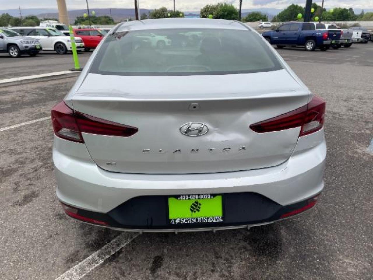 2019 Symphony Silver /Black, cloth Hyundai Elantra SE 6AT (5NPD74LF4KH) with an 1.8L L4 DOHC 16V engine, 6-Speed Manual transmission, located at 1865 East Red Hills Pkwy, St. George, 84770, (435) 628-0023, 37.120850, -113.543640 - We specialize in helping ALL people get the best financing available. No matter your credit score, good, bad or none we can get you an amazing rate. Had a bankruptcy, divorce, or repossessions? We give you the green light to get your credit back on the road. Low down and affordable payments that fit - Photo#9