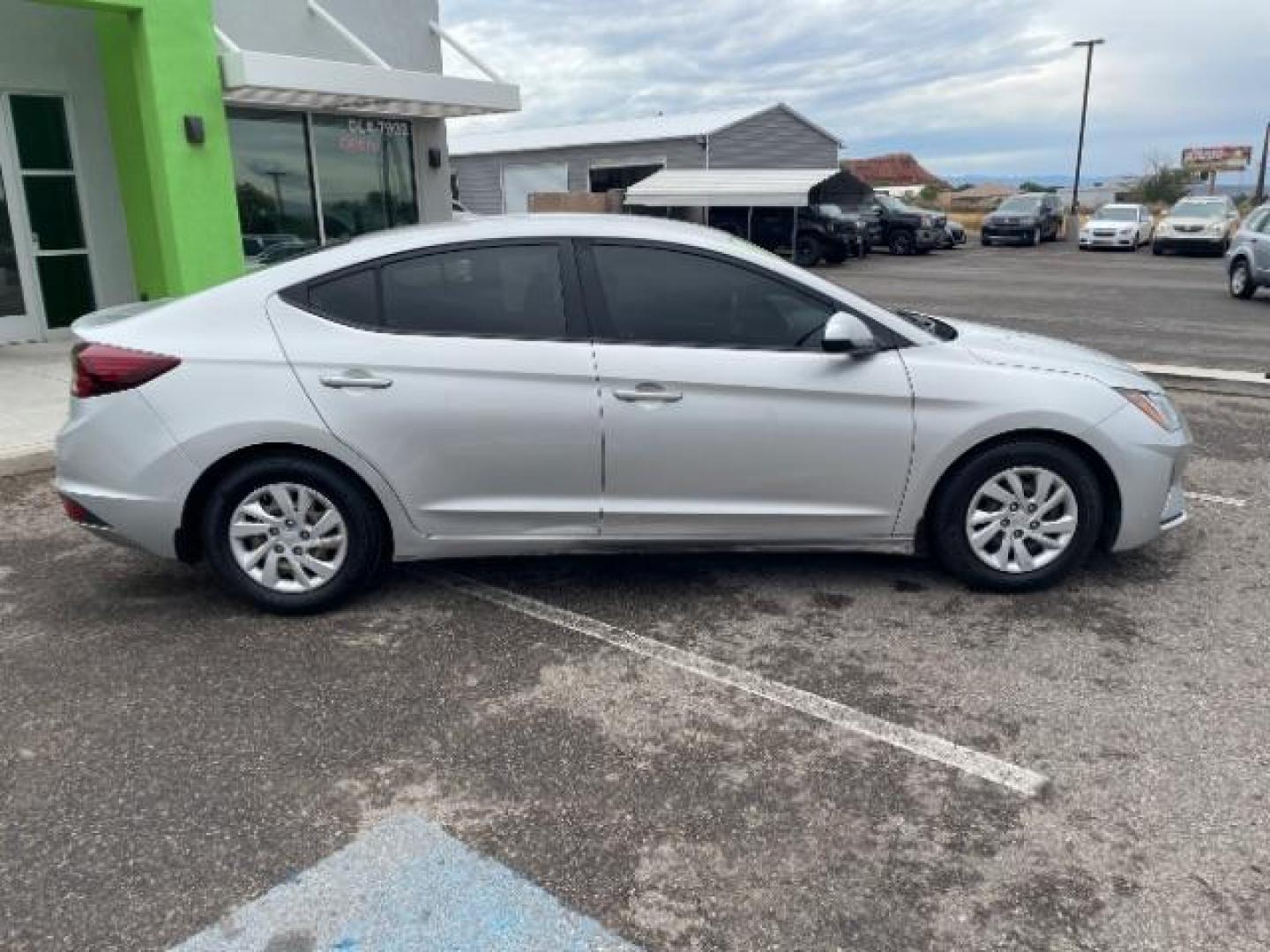 2019 Symphony Silver /Black, cloth Hyundai Elantra SE 6AT (5NPD74LF4KH) with an 1.8L L4 DOHC 16V engine, 6-Speed Manual transmission, located at 1865 East Red Hills Pkwy, St. George, 84770, (435) 628-0023, 37.120850, -113.543640 - We specialize in helping ALL people get the best financing available. No matter your credit score, good, bad or none we can get you an amazing rate. Had a bankruptcy, divorce, or repossessions? We give you the green light to get your credit back on the road. Low down and affordable payments that fit - Photo#12