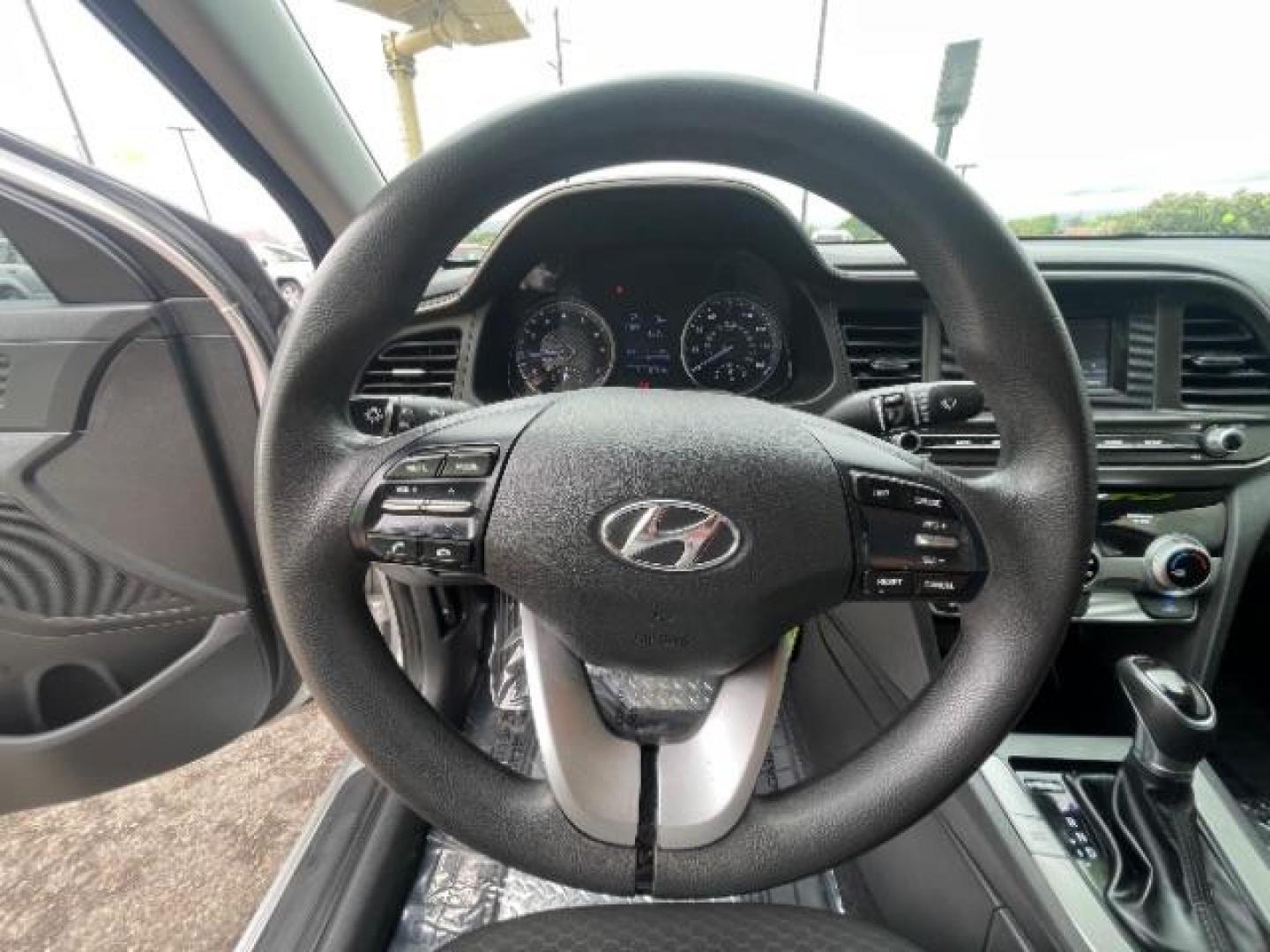 2019 Symphony Silver /Black, cloth Hyundai Elantra SE 6AT (5NPD74LF4KH) with an 1.8L L4 DOHC 16V engine, 6-Speed Manual transmission, located at 1865 East Red Hills Pkwy, St. George, 84770, (435) 628-0023, 37.120850, -113.543640 - We specialize in helping ALL people get the best financing available. No matter your credit score, good, bad or none we can get you an amazing rate. Had a bankruptcy, divorce, or repossessions? We give you the green light to get your credit back on the road. Low down and affordable payments that fit - Photo#17