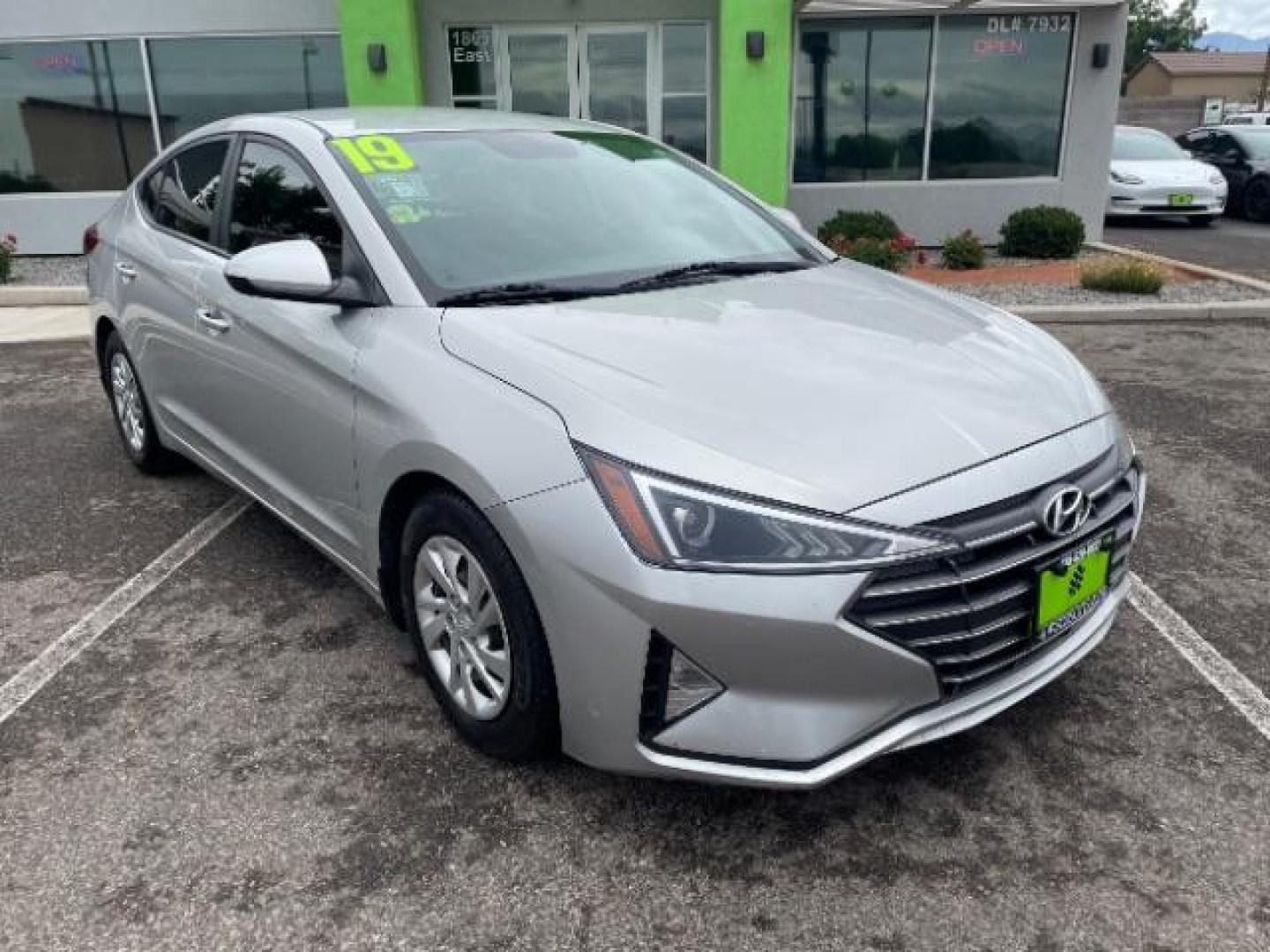 2019 Symphony Silver /Black, cloth Hyundai Elantra SE 6AT (5NPD74LF4KH) with an 1.8L L4 DOHC 16V engine, 6-Speed Manual transmission, located at 1865 East Red Hills Pkwy, St. George, 84770, (435) 628-0023, 37.120850, -113.543640 - We specialize in helping ALL people get the best financing available. No matter your credit score, good, bad or none we can get you an amazing rate. Had a bankruptcy, divorce, or repossessions? We give you the green light to get your credit back on the road. Low down and affordable payments that fit - Photo#1