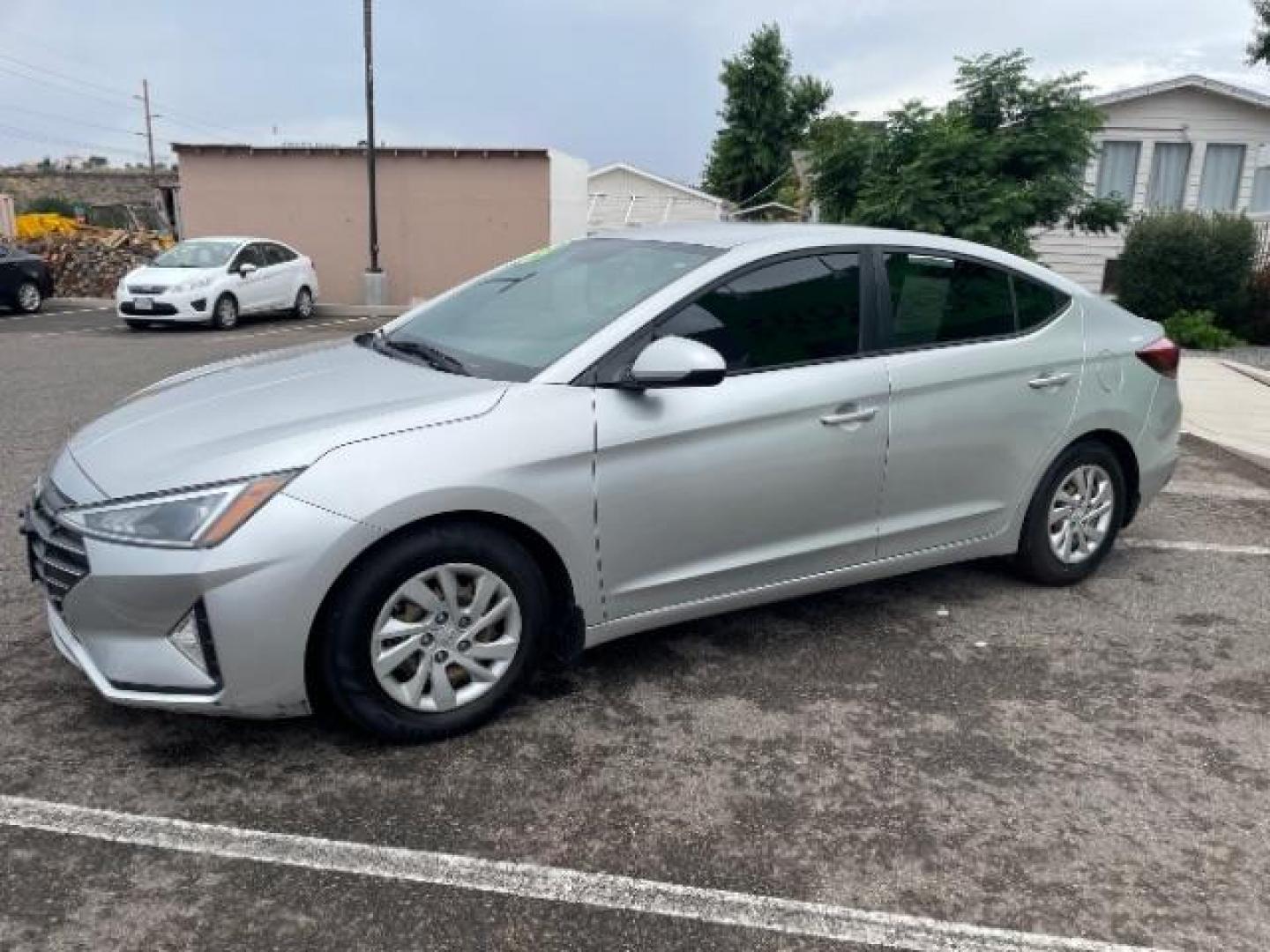 2019 Symphony Silver /Black, cloth Hyundai Elantra SE 6AT (5NPD74LF4KH) with an 1.8L L4 DOHC 16V engine, 6-Speed Manual transmission, located at 1865 East Red Hills Pkwy, St. George, 84770, (435) 628-0023, 37.120850, -113.543640 - We specialize in helping ALL people get the best financing available. No matter your credit score, good, bad or none we can get you an amazing rate. Had a bankruptcy, divorce, or repossessions? We give you the green light to get your credit back on the road. Low down and affordable payments that fit - Photo#5