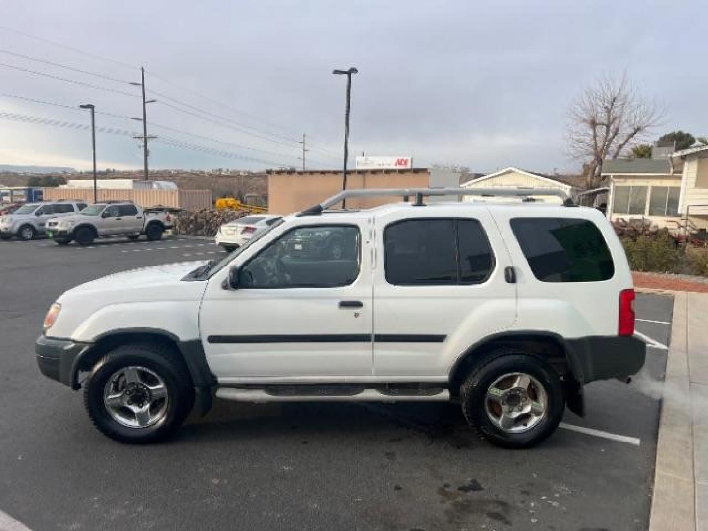 2001 White /Gray Cloth Interior Nissan Xterra SE 4WD (5N1ED28Y81C) with an 3.3L V6 SOHC 12V engine, 4-Speed Automatic transmission, located at 1865 East Red Hills Pkwy, St. George, 84770, (435) 628-0023, 37.120850, -113.543640 - We specialize in helping ALL people get the best financing available. No matter your credit score, good, bad or none we can get you an amazing rate. Had a bankruptcy, divorce, or repossessions? We give you the green light to get your credit back on the road. Low down and affordable payments that fit - Photo#3