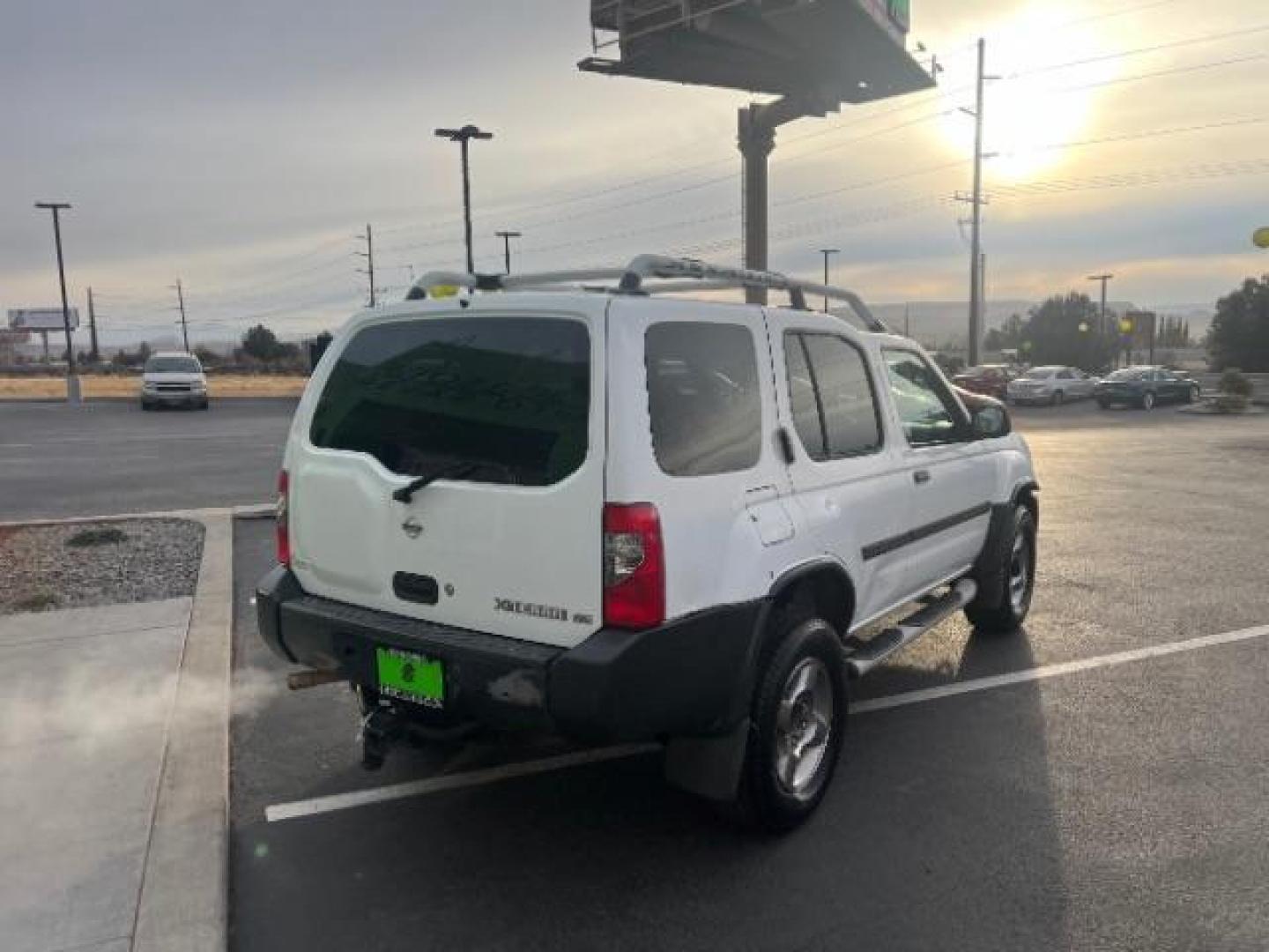 2001 White /Gray Cloth Interior Nissan Xterra SE 4WD (5N1ED28Y81C) with an 3.3L V6 SOHC 12V engine, 4-Speed Automatic transmission, located at 1865 East Red Hills Pkwy, St. George, 84770, (435) 628-0023, 37.120850, -113.543640 - We specialize in helping ALL people get the best financing available. No matter your credit score, good, bad or none we can get you an amazing rate. Had a bankruptcy, divorce, or repossessions? We give you the green light to get your credit back on the road. Low down and affordable payments that fit - Photo#6