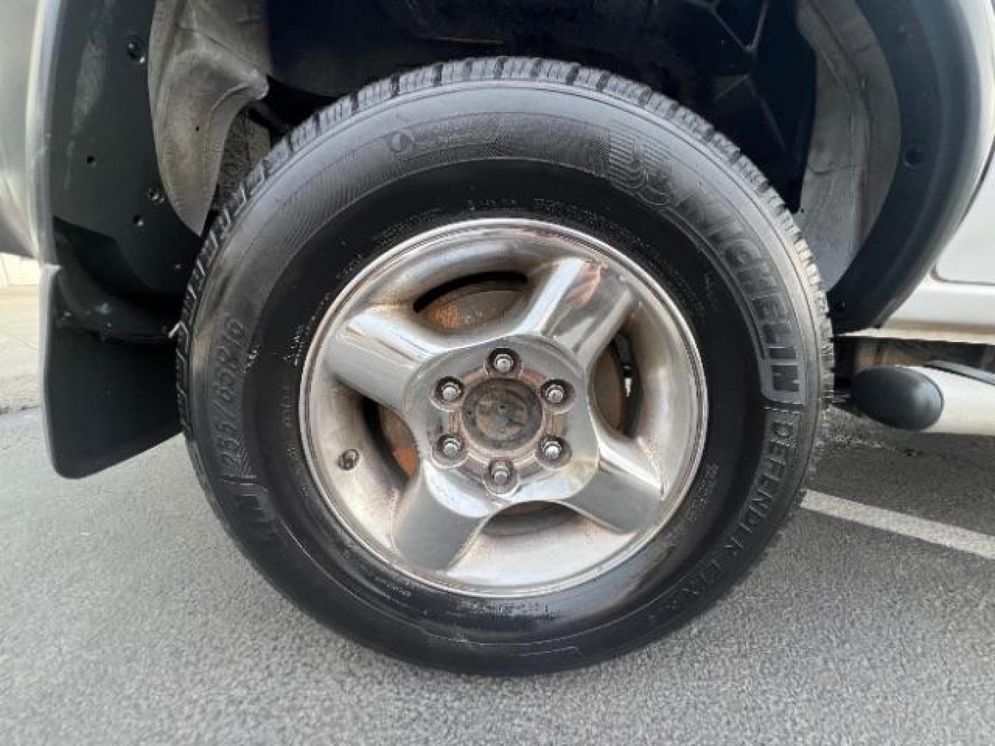 2001 White /Gray Cloth Interior Nissan Xterra SE 4WD (5N1ED28Y81C) with an 3.3L V6 SOHC 12V engine, 4-Speed Automatic transmission, located at 1865 East Red Hills Pkwy, St. George, 84770, (435) 628-0023, 37.120850, -113.543640 - We specialize in helping ALL people get the best financing available. No matter your credit score, good, bad or none we can get you an amazing rate. Had a bankruptcy, divorce, or repossessions? We give you the green light to get your credit back on the road. Low down and affordable payments that fit - Photo#8