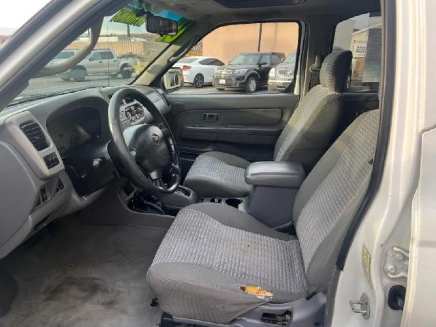 2001 White /Gray Cloth Interior Nissan Xterra SE 4WD (5N1ED28Y81C) with an 3.3L V6 SOHC 12V engine, 4-Speed Automatic transmission, located at 1865 East Red Hills Pkwy, St. George, 84770, (435) 628-0023, 37.120850, -113.543640 - We specialize in helping ALL people get the best financing available. No matter your credit score, good, bad or none we can get you an amazing rate. Had a bankruptcy, divorce, or repossessions? We give you the green light to get your credit back on the road. Low down and affordable payments that fit - Photo#13