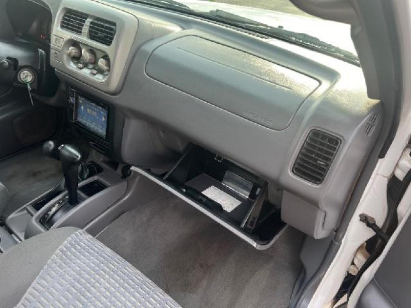 2001 White /Gray Cloth Interior Nissan Xterra SE 4WD (5N1ED28Y81C) with an 3.3L V6 SOHC 12V engine, 4-Speed Automatic transmission, located at 1865 East Red Hills Pkwy, St. George, 84770, (435) 628-0023, 37.120850, -113.543640 - We specialize in helping ALL people get the best financing available. No matter your credit score, good, bad or none we can get you an amazing rate. Had a bankruptcy, divorce, or repossessions? We give you the green light to get your credit back on the road. Low down and affordable payments that fit - Photo#29