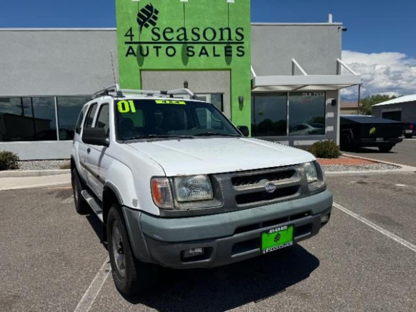 2001 White /Gray Cloth Interior Nissan Xterra SE 4WD (5N1ED28Y81C) with an 3.3L V6 SOHC 12V engine, 4-Speed Automatic transmission, located at 1865 East Red Hills Pkwy, St. George, 84770, (435) 628-0023, 37.120850, -113.543640 - Photo#0