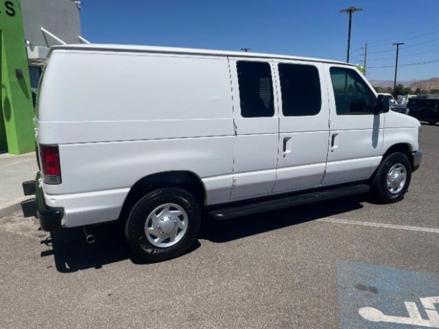 2009 Oxford White /Medium Flint Cloth Interior Ford Econoline E-250 (1FTNE24W19D) with an 4.6L V8 SOHC 16V engine, 4-Speed Automatic transmission, located at 1865 East Red Hills Pkwy, St. George, 84770, (435) 628-0023, 37.120850, -113.543640 - Photo#10