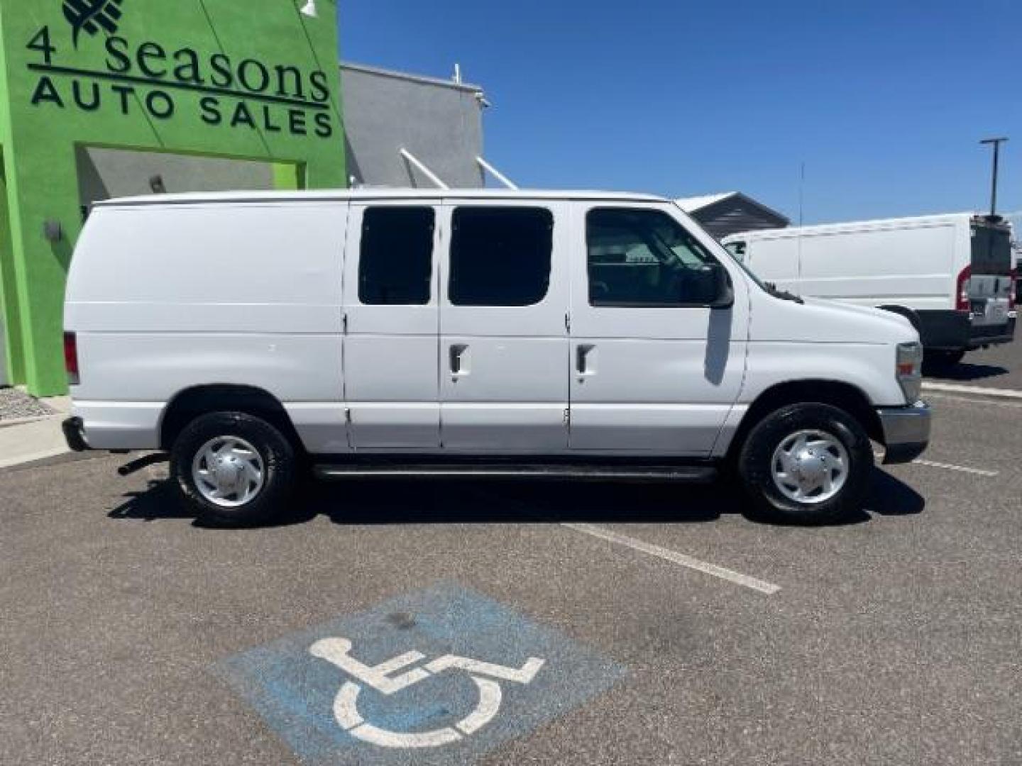 2009 Oxford White /Medium Flint Cloth Interior Ford Econoline E-250 (1FTNE24W19D) with an 4.6L V8 SOHC 16V engine, 4-Speed Automatic transmission, located at 1865 East Red Hills Pkwy, St. George, 84770, (435) 628-0023, 37.120850, -113.543640 - Photo#11