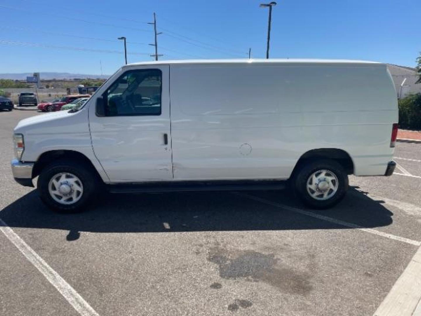 2009 Oxford White /Medium Flint Cloth Interior Ford Econoline E-250 (1FTNE24W19D) with an 4.6L V8 SOHC 16V engine, 4-Speed Automatic transmission, located at 1865 East Red Hills Pkwy, St. George, 84770, (435) 628-0023, 37.120850, -113.543640 - Photo#5