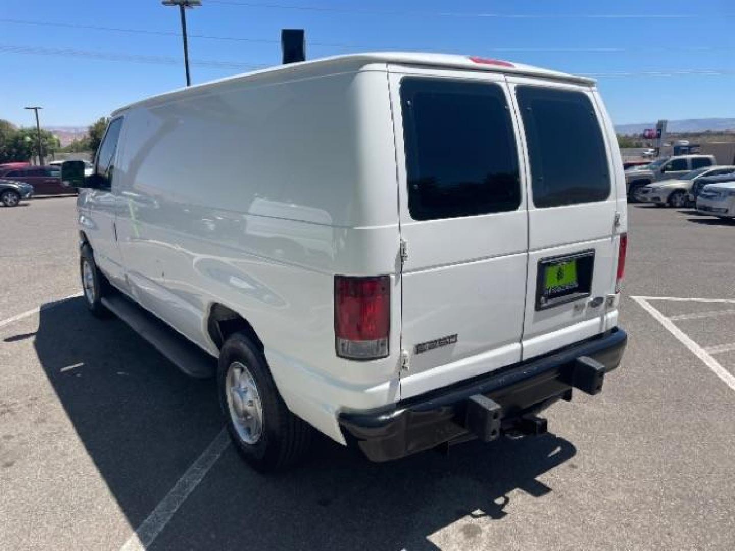 2009 Oxford White /Medium Flint Cloth Interior Ford Econoline E-250 (1FTNE24W19D) with an 4.6L V8 SOHC 16V engine, 4-Speed Automatic transmission, located at 1865 East Red Hills Pkwy, St. George, 84770, (435) 628-0023, 37.120850, -113.543640 - Photo#7