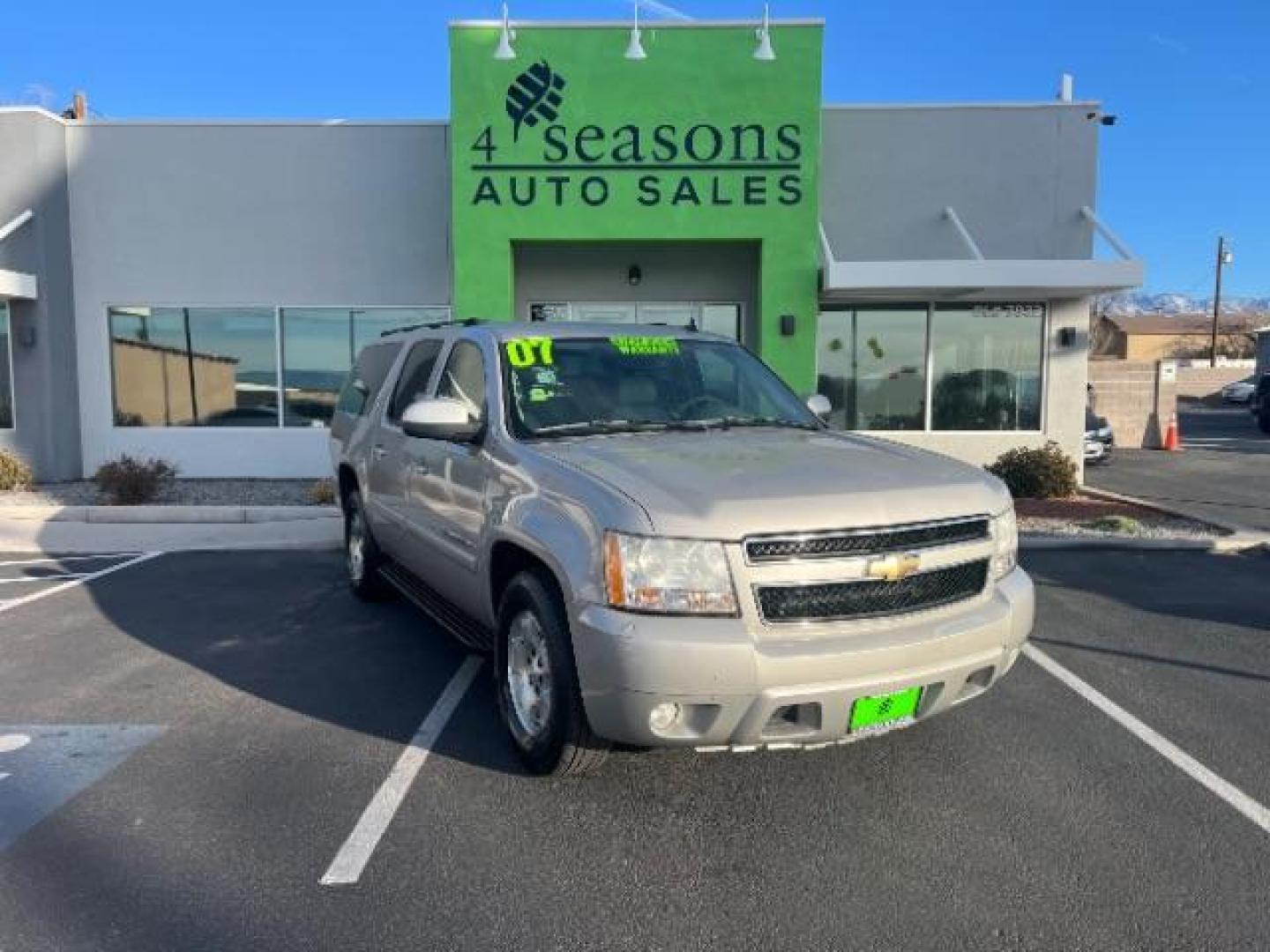 2007 Silver Birch Metalli /Light Titanium/Dark Chevrolet Suburban LS 1500 2WD (1GNFC16J37J) with an 5.3L V8 OHV 16V engine, 4-Speed Automatic transmission, located at 1865 East Red Hills Pkwy, St. George, 84770, (435) 628-0023, 37.120850, -113.543640 - We specialize in helping ALL people get the best financing available. No matter your credit score, good, bad or none we can get you an amazing rate. Had a bankruptcy, divorce, or repossessions? We give you the green light to get your credit back on the road. Low down and affordable payments that fit - Photo#0