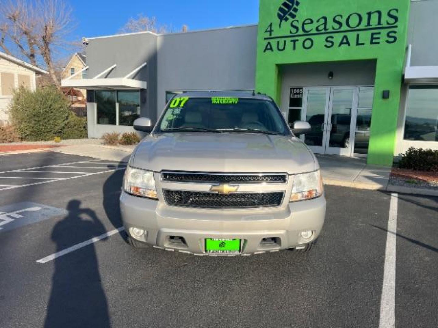 2007 Silver Birch Metalli /Light Titanium/Dark Chevrolet Suburban LS 1500 2WD (1GNFC16J37J) with an 5.3L V8 OHV 16V engine, 4-Speed Automatic transmission, located at 1865 East Red Hills Pkwy, St. George, 84770, (435) 628-0023, 37.120850, -113.543640 - We specialize in helping ALL people get the best financing available. No matter your credit score, good, bad or none we can get you an amazing rate. Had a bankruptcy, divorce, or repossessions? We give you the green light to get your credit back on the road. Low down and affordable payments that fit - Photo#1