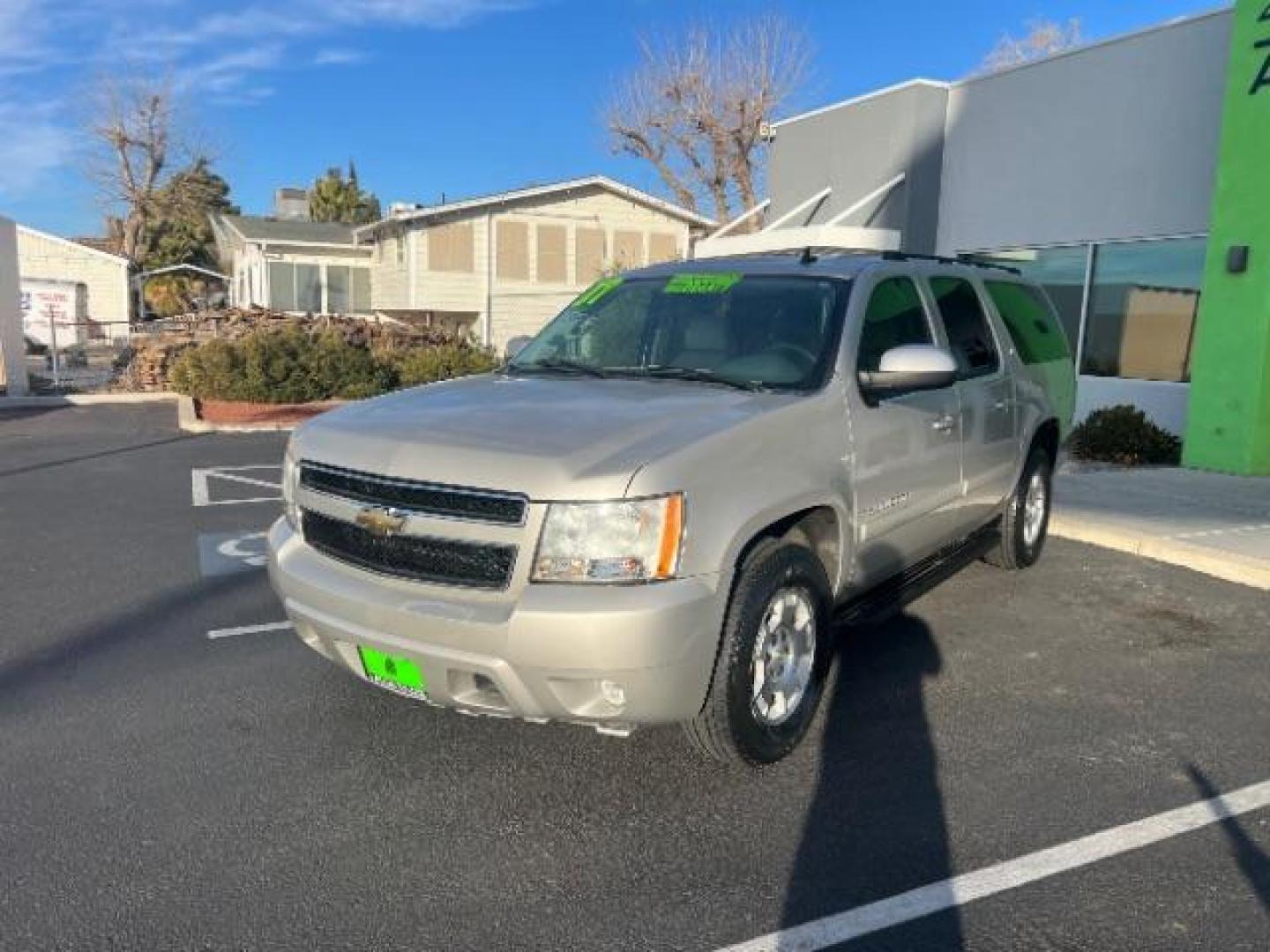 2007 Silver Birch Metalli /Light Titanium/Dark Chevrolet Suburban LS 1500 2WD (1GNFC16J37J) with an 5.3L V8 OHV 16V engine, 4-Speed Automatic transmission, located at 1865 East Red Hills Pkwy, St. George, 84770, (435) 628-0023, 37.120850, -113.543640 - We specialize in helping ALL people get the best financing available. No matter your credit score, good, bad or none we can get you an amazing rate. Had a bankruptcy, divorce, or repossessions? We give you the green light to get your credit back on the road. Low down and affordable payments that fit - Photo#2