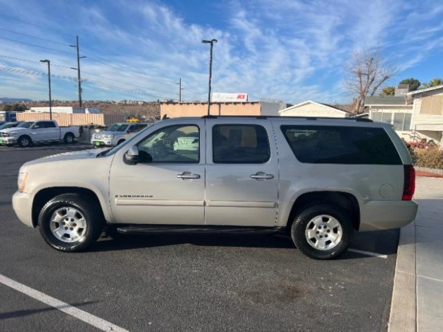 2007 Silver Birch Metalli /Light Titanium/Dark Chevrolet Suburban LS 1500 2WD (1GNFC16J37J) with an 5.3L V8 OHV 16V engine, 4-Speed Automatic transmission, located at 1865 East Red Hills Pkwy, St. George, 84770, (435) 628-0023, 37.120850, -113.543640 - We specialize in helping ALL people get the best financing available. No matter your credit score, good, bad or none we can get you an amazing rate. Had a bankruptcy, divorce, or repossessions? We give you the green light to get your credit back on the road. Low down and affordable payments that fit - Photo#3