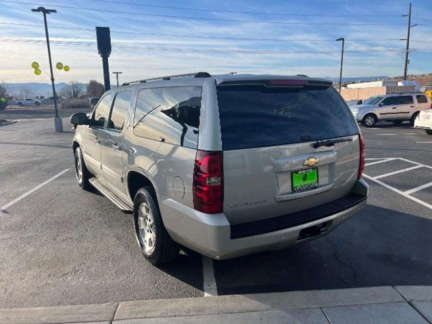 2007 Silver Birch Metalli /Light Titanium/Dark Chevrolet Suburban LS 1500 2WD (1GNFC16J37J) with an 5.3L V8 OHV 16V engine, 4-Speed Automatic transmission, located at 1865 East Red Hills Pkwy, St. George, 84770, (435) 628-0023, 37.120850, -113.543640 - We specialize in helping ALL people get the best financing available. No matter your credit score, good, bad or none we can get you an amazing rate. Had a bankruptcy, divorce, or repossessions? We give you the green light to get your credit back on the road. Low down and affordable payments that fit - Photo#4