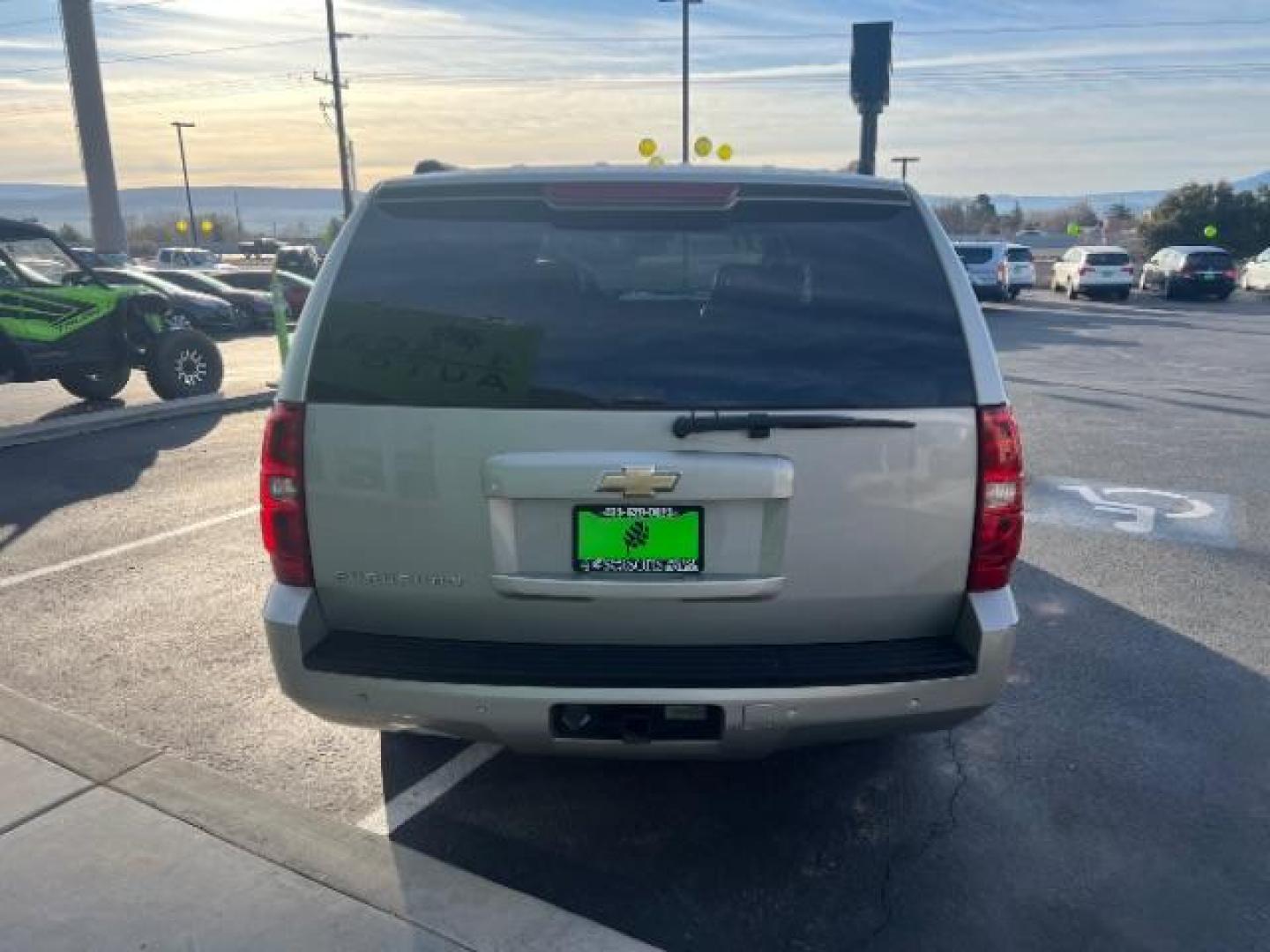 2007 Silver Birch Metalli /Light Titanium/Dark Chevrolet Suburban LS 1500 2WD (1GNFC16J37J) with an 5.3L V8 OHV 16V engine, 4-Speed Automatic transmission, located at 1865 East Red Hills Pkwy, St. George, 84770, (435) 628-0023, 37.120850, -113.543640 - We specialize in helping ALL people get the best financing available. No matter your credit score, good, bad or none we can get you an amazing rate. Had a bankruptcy, divorce, or repossessions? We give you the green light to get your credit back on the road. Low down and affordable payments that fit - Photo#5