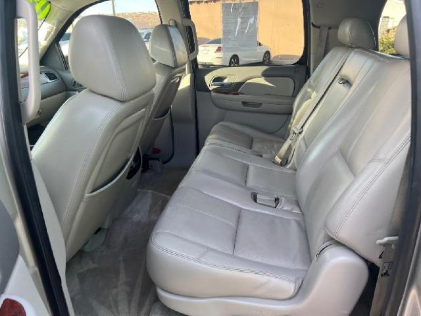 2007 Silver Birch Metalli /Light Titanium/Dark Chevrolet Suburban LS 1500 2WD (1GNFC16J37J) with an 5.3L V8 OHV 16V engine, 4-Speed Automatic transmission, located at 1865 East Red Hills Pkwy, St. George, 84770, (435) 628-0023, 37.120850, -113.543640 - We specialize in helping ALL people get the best financing available. No matter your credit score, good, bad or none we can get you an amazing rate. Had a bankruptcy, divorce, or repossessions? We give you the green light to get your credit back on the road. Low down and affordable payments that fit - Photo#20