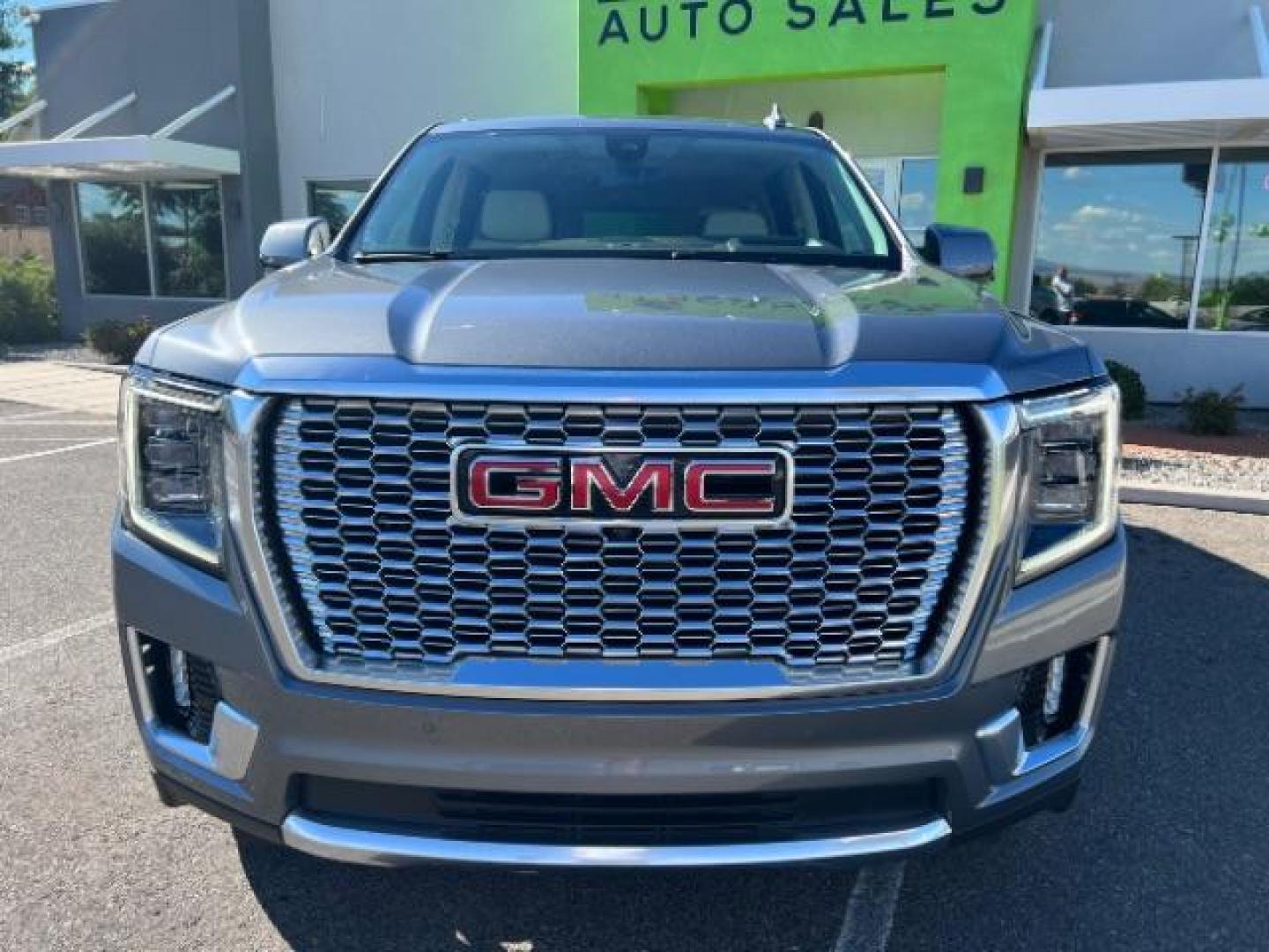 2021 Grey /Tan GMC Yukon XL Denali 4WD (1GKS2JKL6MR) with an 6.2L V8 OHV 16V engine, 10-Speed Automatic transmission, located at 1865 East Red Hills Pkwy, St. George, 84770, (435) 628-0023, 37.120850, -113.543640 - Photo#2