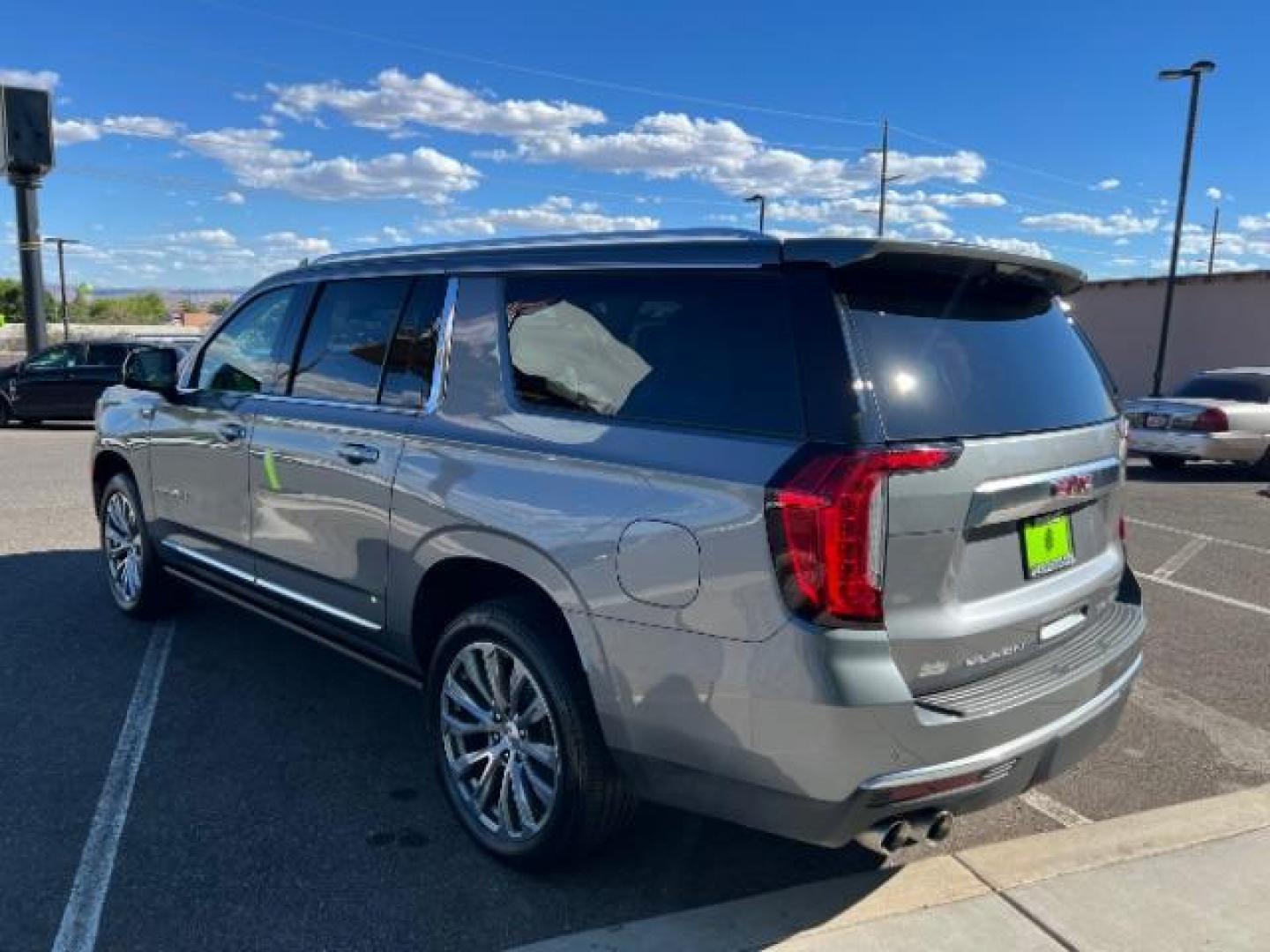 2021 Grey /Tan GMC Yukon XL Denali 4WD (1GKS2JKL6MR) with an 6.2L V8 OHV 16V engine, 10-Speed Automatic transmission, located at 1865 East Red Hills Pkwy, St. George, 84770, (435) 628-0023, 37.120850, -113.543640 - Beautiful rare color combo. Loaded! 4wd, 7 Seats, 2 Screen Entertainment, Adaptive cruise, Max Trailering Package, Power stepside, Pano Sunroof, Cooled seats, Rearview Mirror Camera. This Denali has all the bells and whistles. Come check it out. Call or text for more info, Financing available. - Photo#5