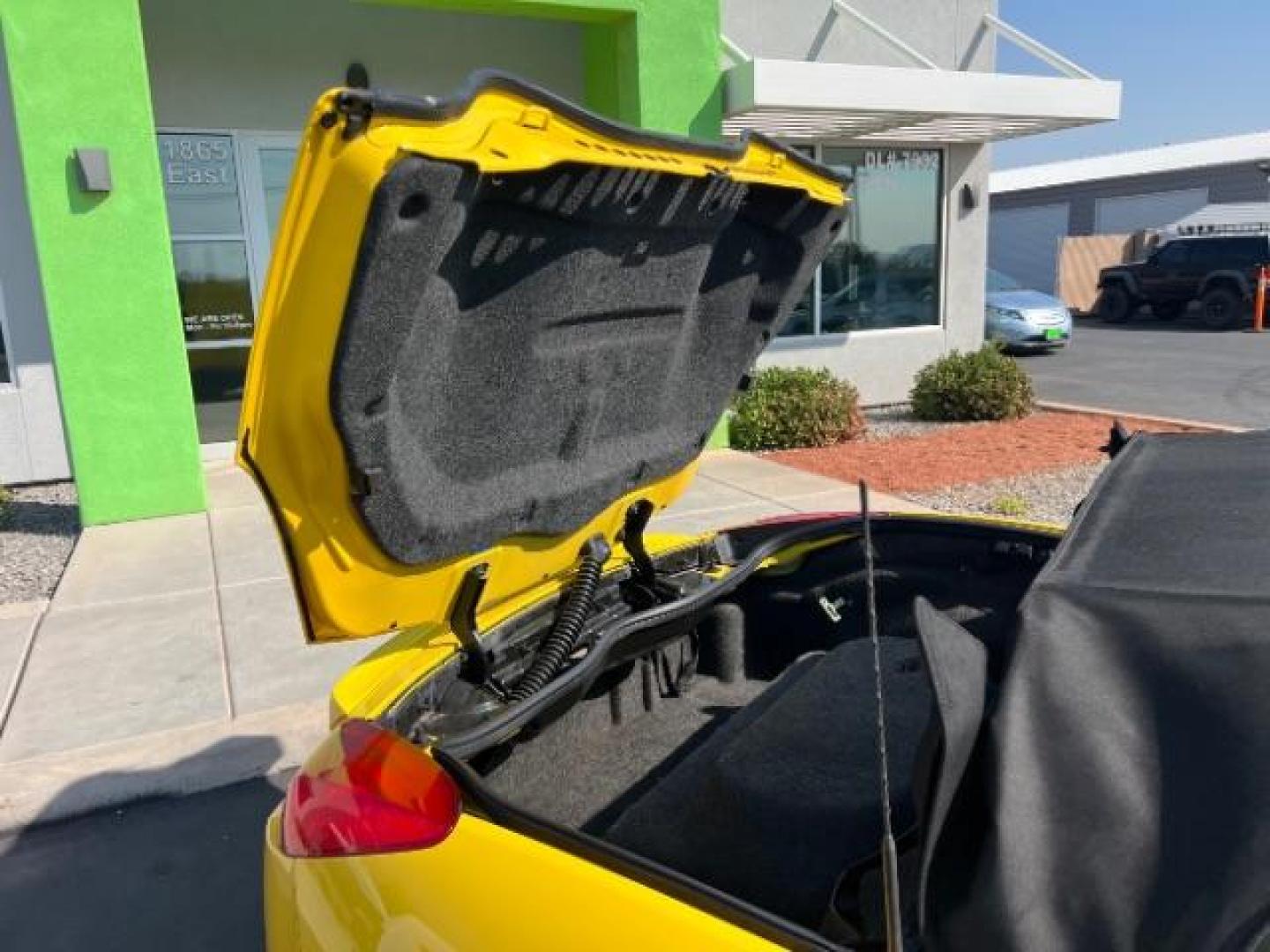 2009 Yellow /Ebony Leather Interior Pontiac Solstice Base (1G2MN35B69Y) with an 2.4L L4 DOHC 16V engine, 5-Speed Automatic transmission, located at 1865 East Red Hills Pkwy, St. George, 84770, (435) 628-0023, 37.120850, -113.543640 - Photo#25