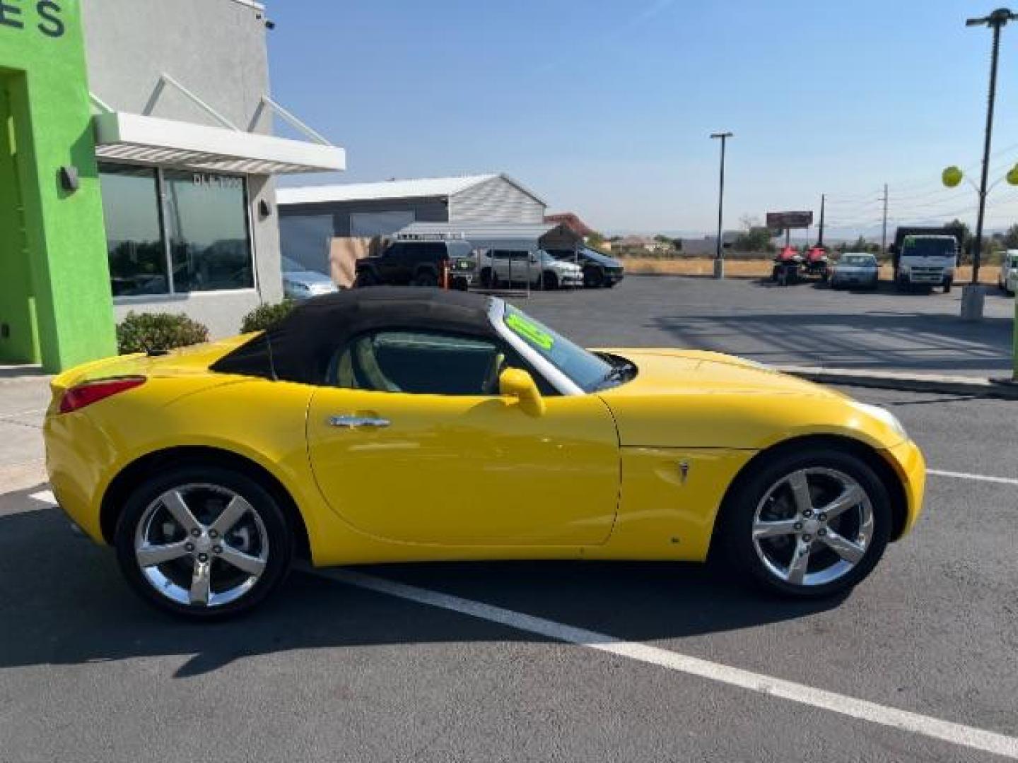 2009 Yellow /Ebony Leather Interior Pontiac Solstice Base (1G2MN35B69Y) with an 2.4L L4 DOHC 16V engine, 5-Speed Automatic transmission, located at 1865 East Red Hills Pkwy, St. George, 84770, (435) 628-0023, 37.120850, -113.543640 - Photo#7