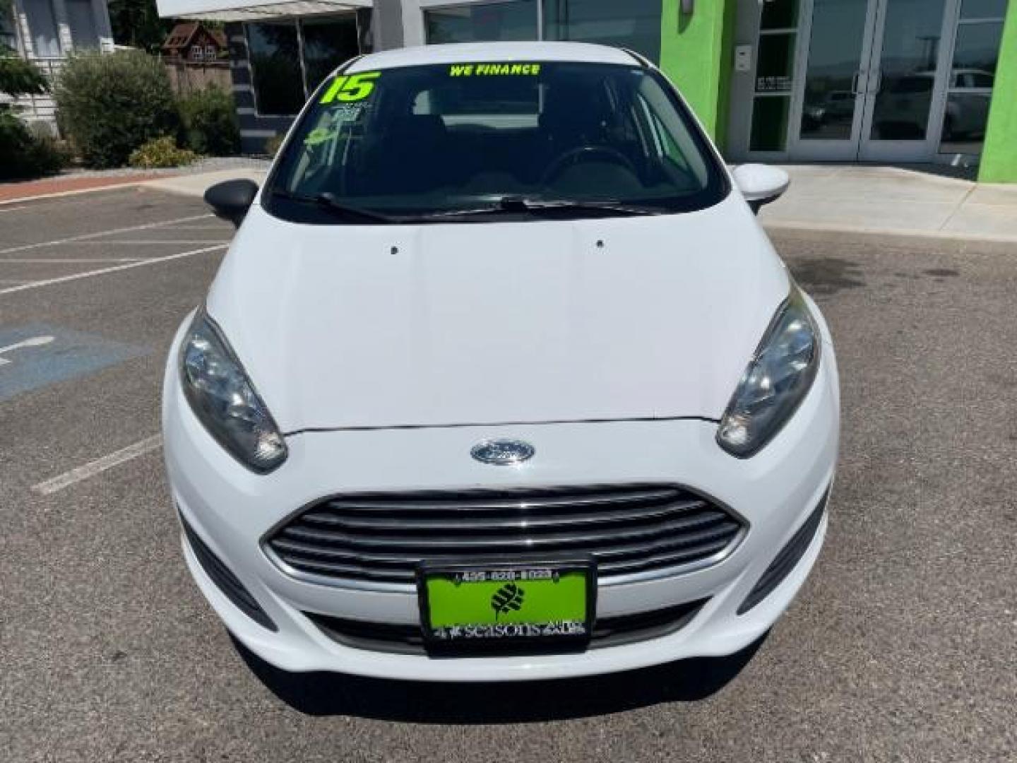 2015 Oxford White /Charcoal Black Ford Fiesta SE Hatchback (3FADP4EJ4FM) with an 1.6L L4 DOHC 16V engine, 6-Speed Automatic transmission, located at 1865 East Red Hills Pkwy, St. George, 84770, (435) 628-0023, 37.120850, -113.543640 - We specialize in helping ALL people get the best financing available. No matter your credit score, good, bad or none we can get you an amazing rate. Had a bankruptcy, divorce, or repossessions? We give you the green light to get your credit back on the road. Low down and affordable payments that fit - Photo#2