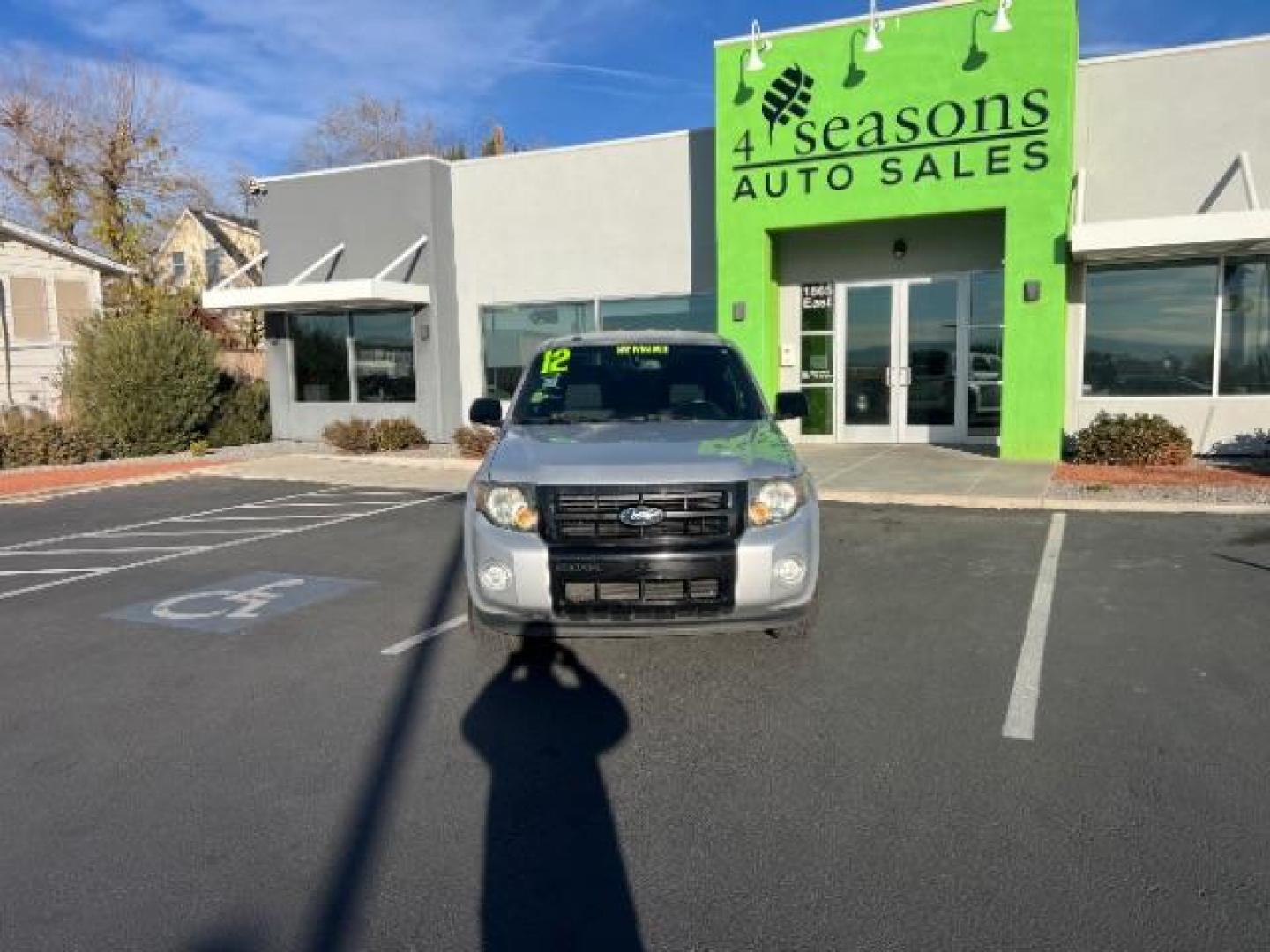 2012 Ingot Silver Metalli /Charcoal Black Cloth Ford Escape XLT FWD (1FMCU0DG9CK) with an 3.0L V6 DOHC 24V engine, 6-Speed Automatic transmission, located at 1865 East Red Hills Pkwy, St. George, 84770, (435) 628-0023, 37.120850, -113.543640 - We specialize in helping ALL people get the best financing available. No matter your credit score, good, bad or none we can get you an amazing rate. Had a bankruptcy, divorce, or repossessions? We give you the green light to get your credit back on the road. Low down and affordable payments that fit - Photo#1