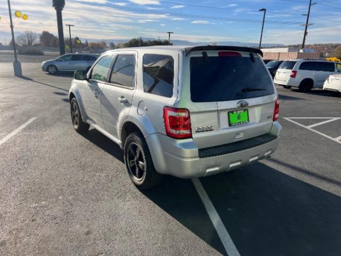 2012 Ingot Silver Metalli /Charcoal Black Cloth Ford Escape XLT FWD (1FMCU0DG9CK) with an 3.0L V6 DOHC 24V engine, 6-Speed Automatic transmission, located at 1865 East Red Hills Pkwy, St. George, 84770, (435) 628-0023, 37.120850, -113.543640 - We specialize in helping ALL people get the best financing available. No matter your credit score, good, bad or none we can get you an amazing rate. Had a bankruptcy, divorce, or repossessions? We give you the green light to get your credit back on the road. Low down and affordable payments that fit - Photo#4