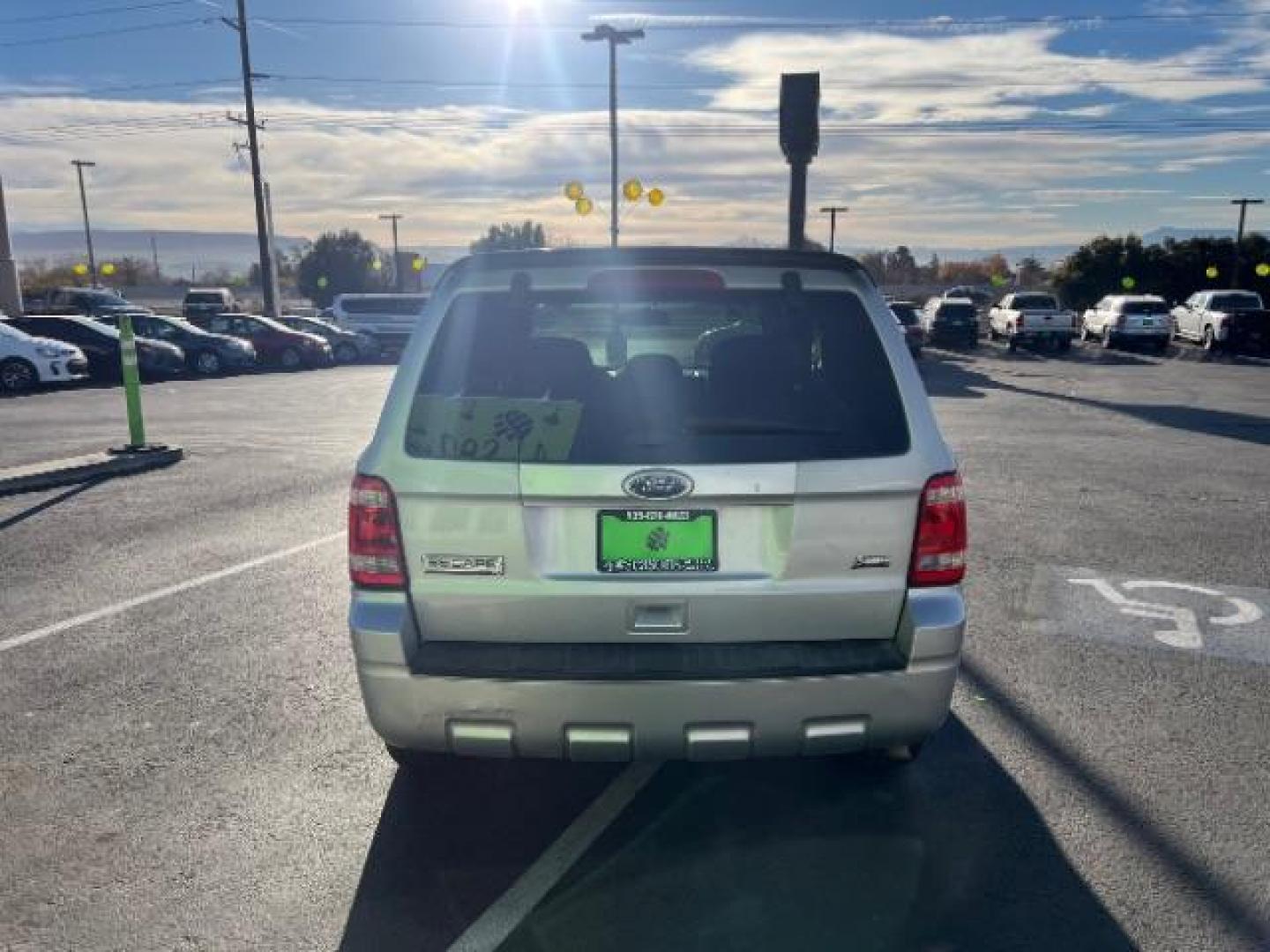 2012 Ingot Silver Metalli /Charcoal Black Cloth Ford Escape XLT FWD (1FMCU0DG9CK) with an 3.0L V6 DOHC 24V engine, 6-Speed Automatic transmission, located at 1865 East Red Hills Pkwy, St. George, 84770, (435) 628-0023, 37.120850, -113.543640 - We specialize in helping ALL people get the best financing available. No matter your credit score, good, bad or none we can get you an amazing rate. Had a bankruptcy, divorce, or repossessions? We give you the green light to get your credit back on the road. Low down and affordable payments that fit - Photo#5