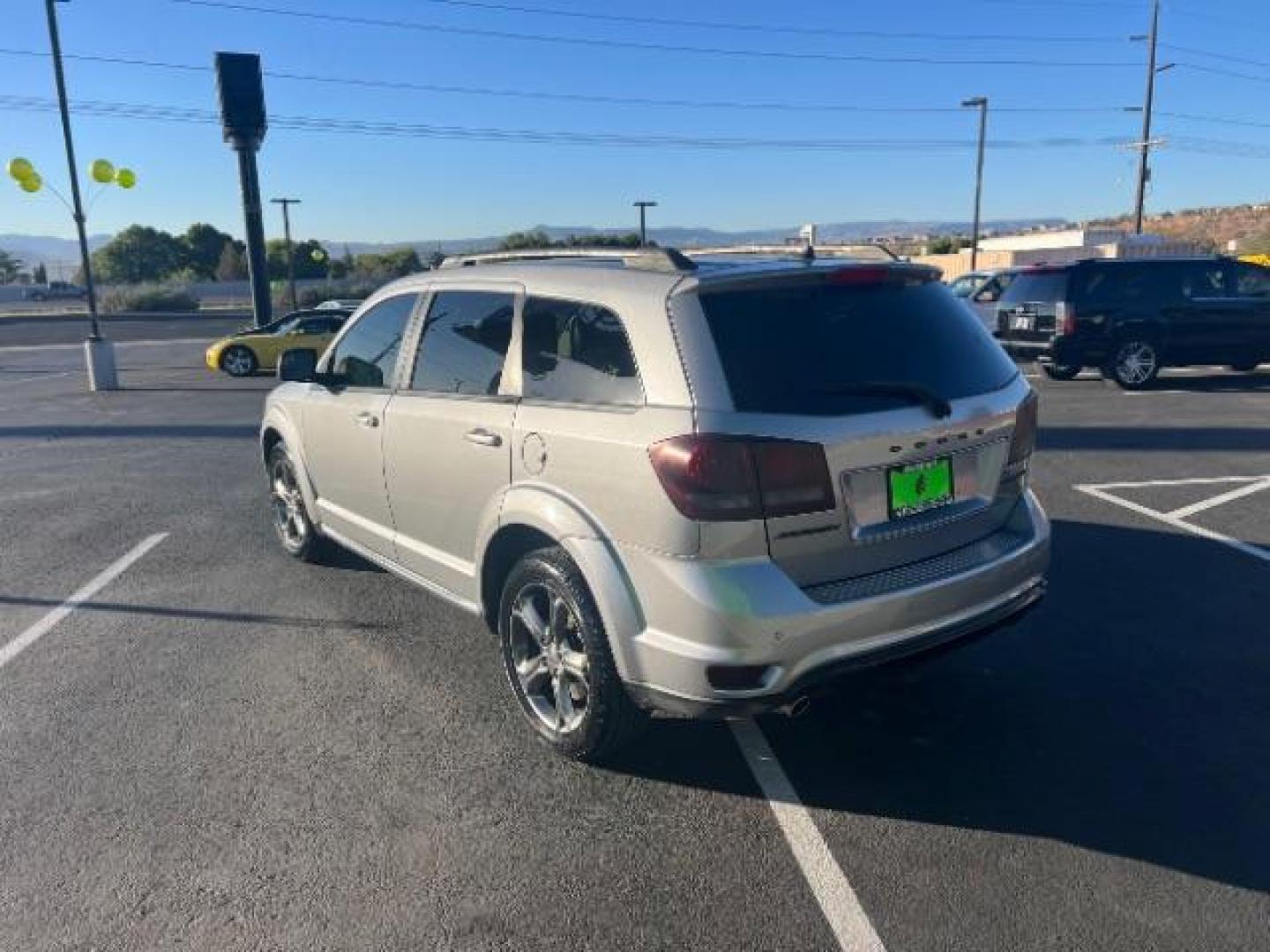 2015 Billet Silver Metall /Black Dodge Journey Crossroad FWD (3C4PDCGG3FT) with an 3.6L V6 DOHC 24V engine, 6-Speed Automatic transmission, located at 940 North Main Street, Cedar City, UT, 84720, (435) 628-0023, 37.692936, -113.061897 - Photo#4