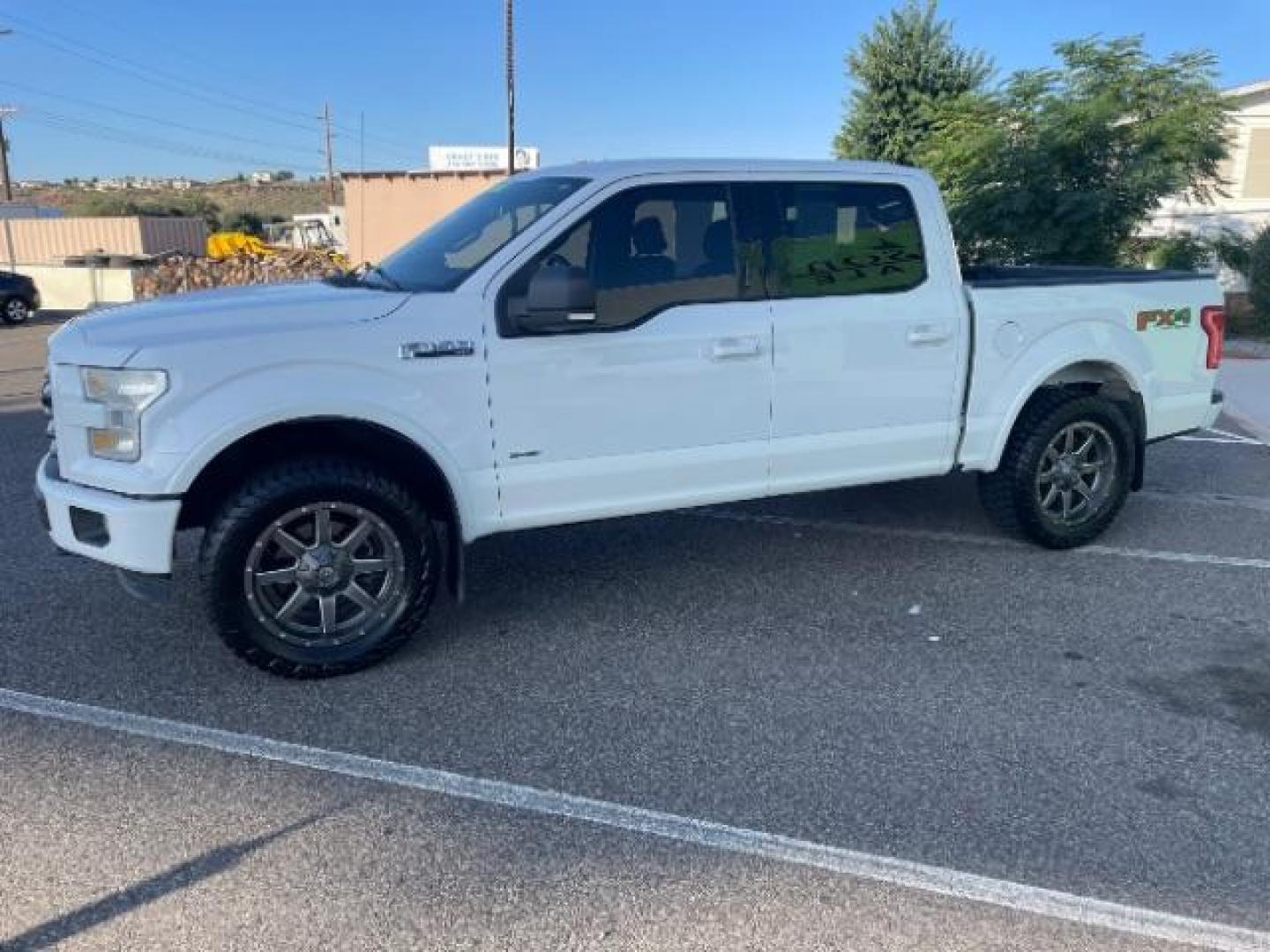 2016 Oxford White /Black, premium cloth Ford F-150 XLT SuperCrew 5.5-ft. Bed 4WD (1FTEW1EP3GK) with an 2.7L V6 DOHC 24V engine, 6-Speed Automatic transmission, located at 1865 East Red Hills Pkwy, St. George, 84770, (435) 628-0023, 37.120850, -113.543640 - We specialize in helping ALL people get the best financing available. No matter your credit score, good, bad or none we can get you an amazing rate. Had a bankruptcy, divorce, or repossessions? We give you the green light to get your credit back on the road. Low down and affordable payments that fit - Photo#4