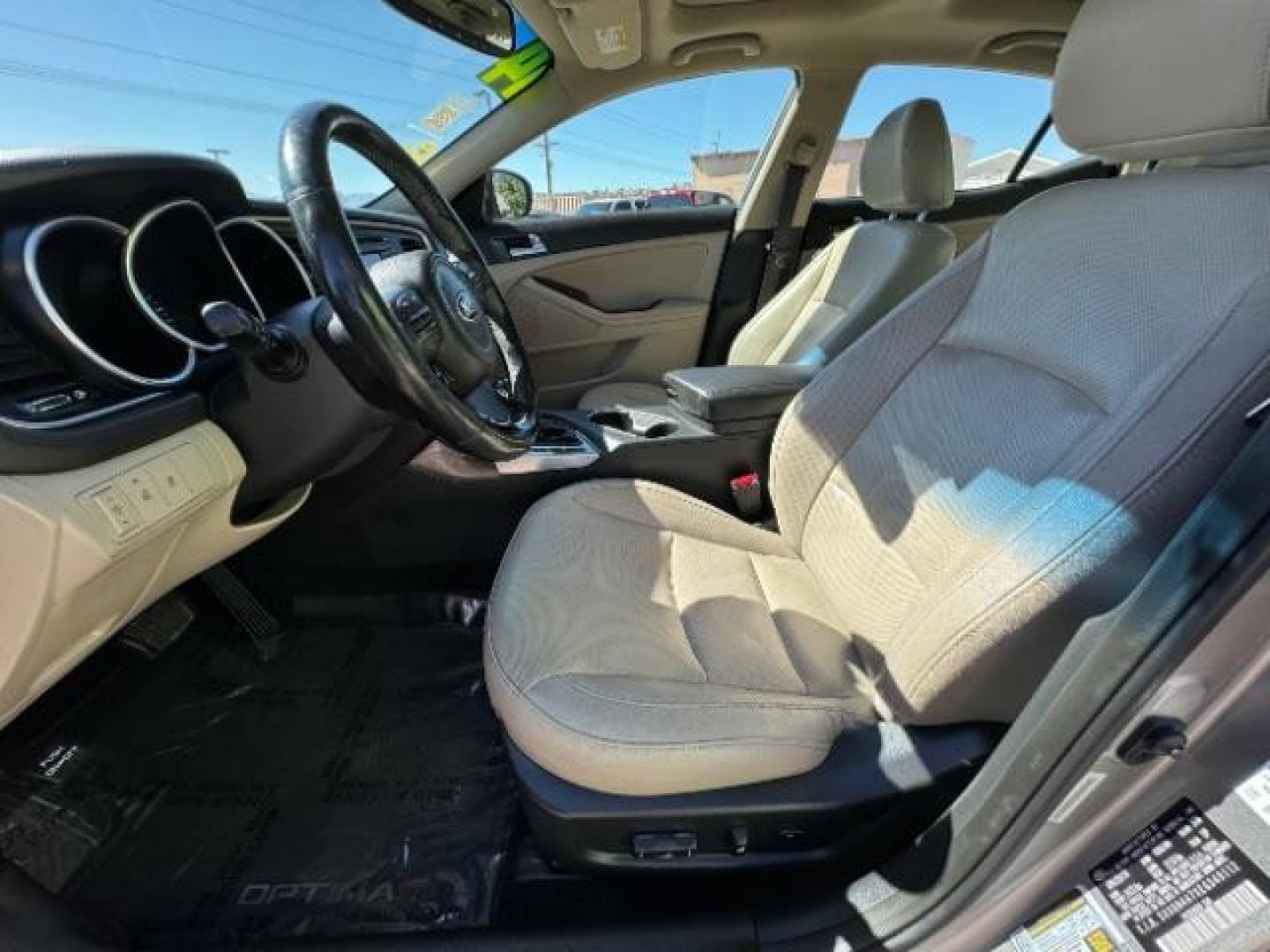 2014 Titanium Silver /Beige Kia Optima EX (5XXGN4A7XEG) with an 2.4L L4 DOHC 16V engine, 6-Speed Automatic transmission, located at 1865 East Red Hills Pkwy, St. George, 84770, (435) 628-0023, 37.120850, -113.543640 - Photo#16