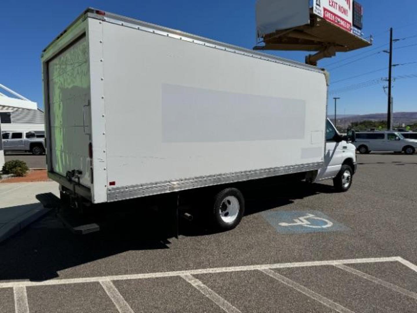 2015 White /Gray Leather Ford Econoline E-350 Super Duty (1FDWE3FL6FD) with an 5.4L V8 SOHC 16V engine, 4-Speed Automatic transmission, located at 1865 East Red Hills Pkwy, St. George, 84770, (435) 628-0023, 37.120850, -113.543640 - CNG Fuel . We specialize in helping ALL people get the best financing available. No matter your credit score, good, bad or none we can get you an amazing rate. Had a bankruptcy, divorce, or repossessions? We give you the green light to get your credit back on the road. Low down and affordable paymen - Photo#8