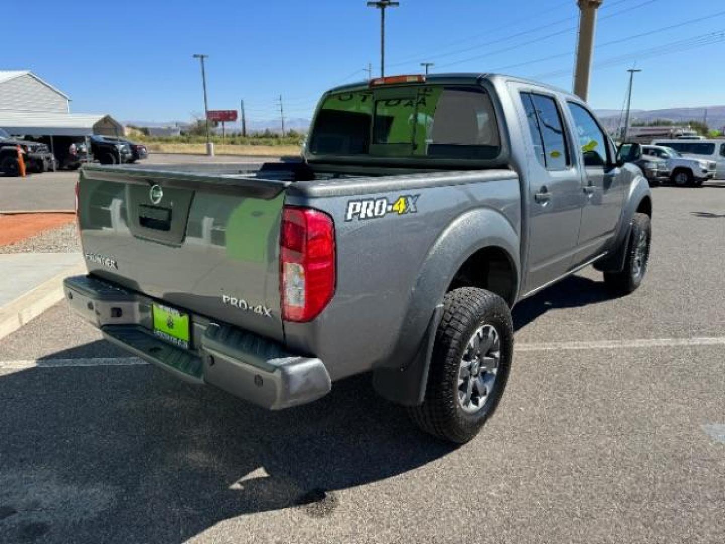 2018 Gun Metallic /Graphite w/White Stitching, cloth Nissan Frontier PRO-4X Crew Cab 5AT 4WD (1N6AD0EV9JN) with an 4.0L V6 DOHC 24V engine, 5-Speed Automatic transmission, located at 940 North Main Street, Cedar City, UT, 84720, (435) 628-0023, 37.692936, -113.061897 - Photo#9