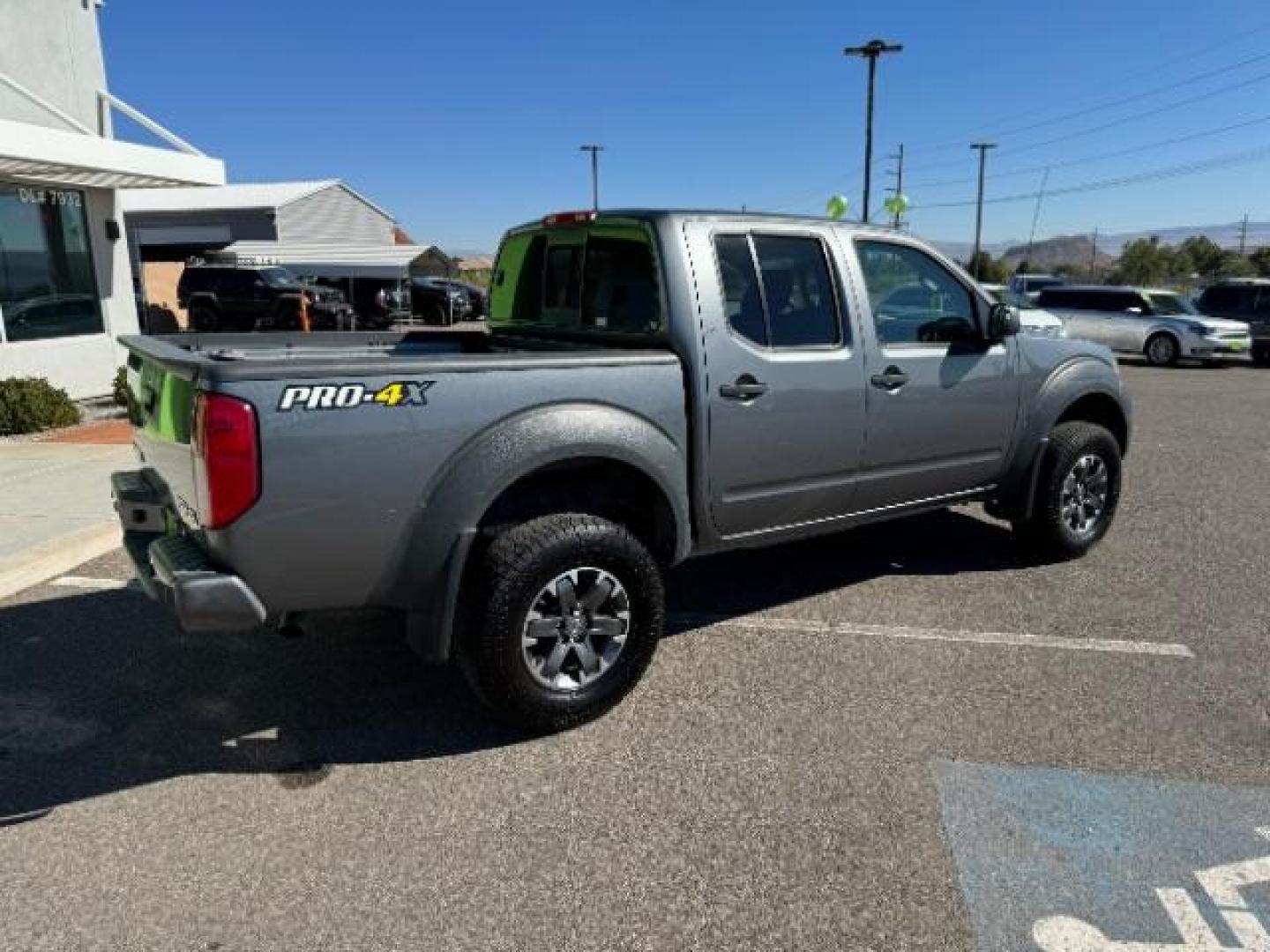 2018 Gun Metallic /Graphite w/White Stitching, cloth Nissan Frontier PRO-4X Crew Cab 5AT 4WD (1N6AD0EV9JN) with an 4.0L V6 DOHC 24V engine, 5-Speed Automatic transmission, located at 940 North Main Street, Cedar City, UT, 84720, (435) 628-0023, 37.692936, -113.061897 - Photo#10