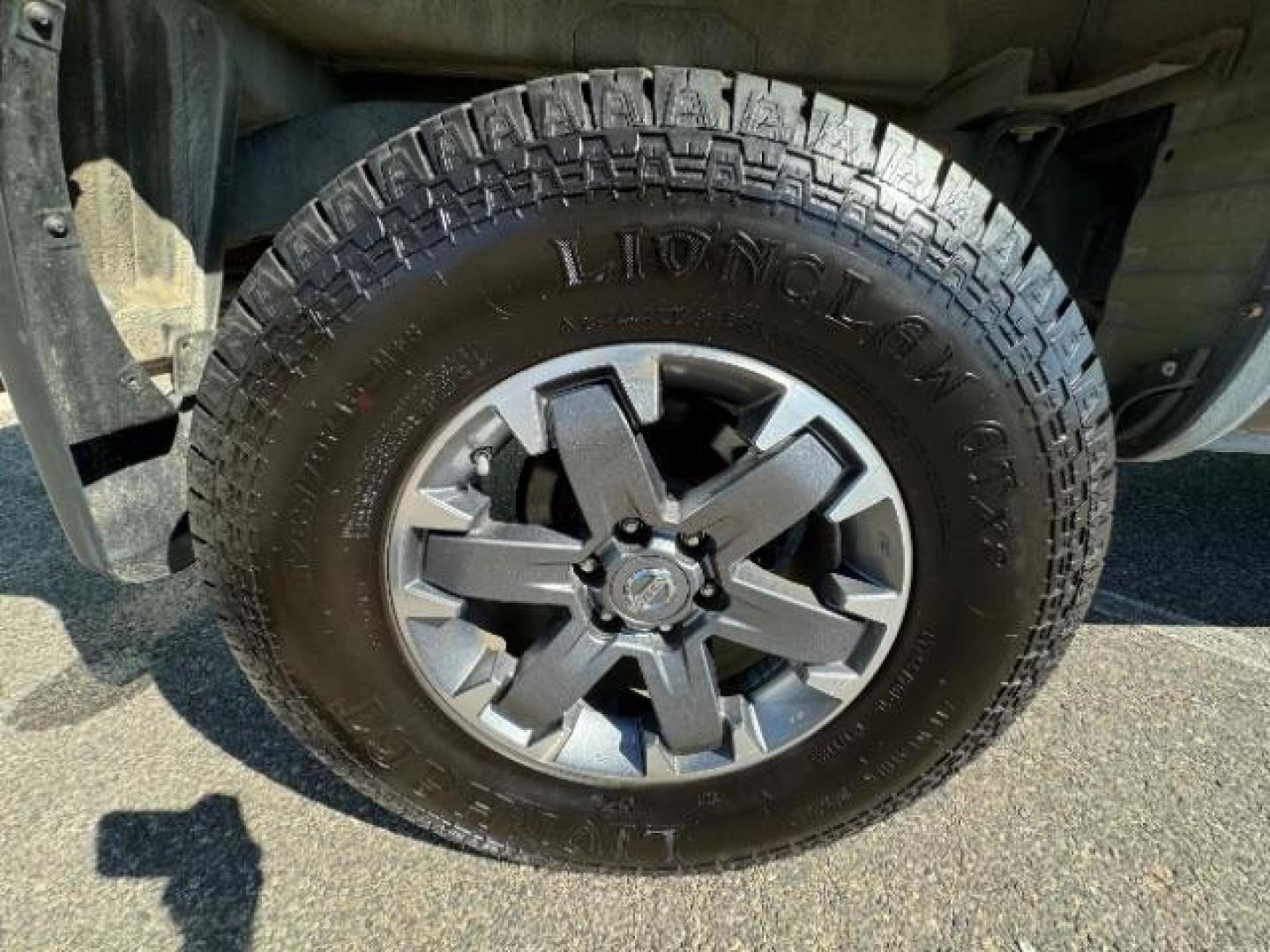 2018 Gun Metallic /Graphite w/White Stitching, cloth Nissan Frontier PRO-4X Crew Cab 5AT 4WD (1N6AD0EV9JN) with an 4.0L V6 DOHC 24V engine, 5-Speed Automatic transmission, located at 940 North Main Street, Cedar City, UT, 84720, (435) 628-0023, 37.692936, -113.061897 - Photo#13