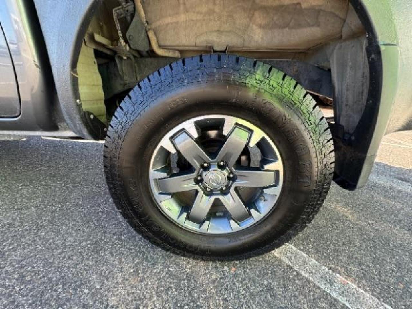 2018 Gun Metallic /Graphite w/White Stitching, cloth Nissan Frontier PRO-4X Crew Cab 5AT 4WD (1N6AD0EV9JN) with an 4.0L V6 DOHC 24V engine, 5-Speed Automatic transmission, located at 940 North Main Street, Cedar City, UT, 84720, (435) 628-0023, 37.692936, -113.061897 - Photo#14