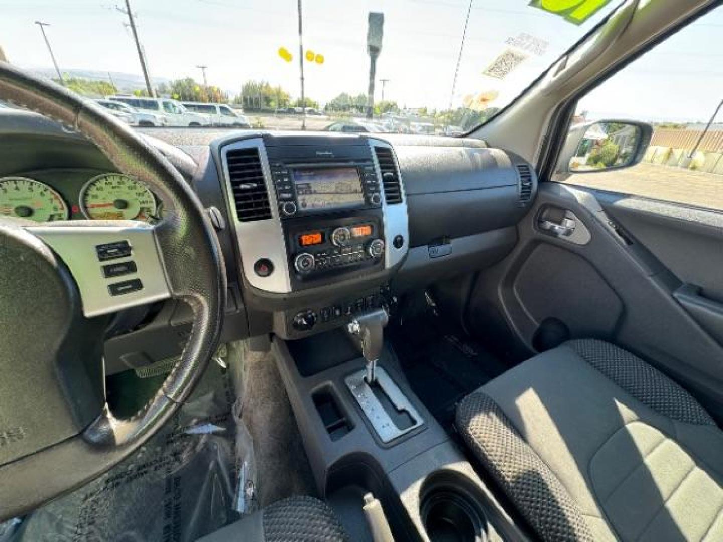 2018 Gun Metallic /Graphite w/White Stitching, cloth Nissan Frontier PRO-4X Crew Cab 5AT 4WD (1N6AD0EV9JN) with an 4.0L V6 DOHC 24V engine, 5-Speed Automatic transmission, located at 940 North Main Street, Cedar City, UT, 84720, (435) 628-0023, 37.692936, -113.061897 - Photo#19