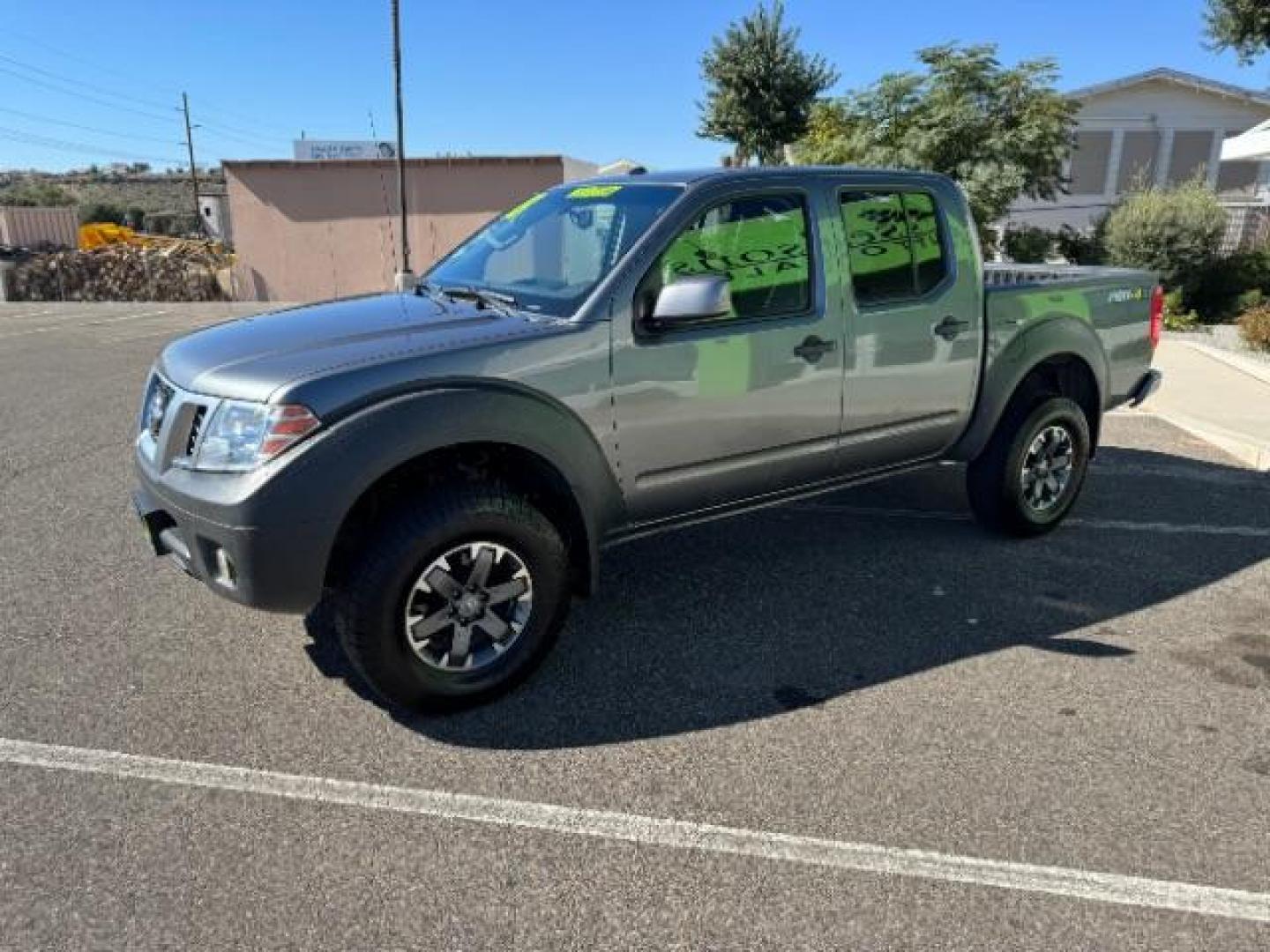 2018 Gun Metallic /Graphite w/White Stitching, cloth Nissan Frontier PRO-4X Crew Cab 5AT 4WD (1N6AD0EV9JN) with an 4.0L V6 DOHC 24V engine, 5-Speed Automatic transmission, located at 940 North Main Street, Cedar City, UT, 84720, (435) 628-0023, 37.692936, -113.061897 - Photo#4