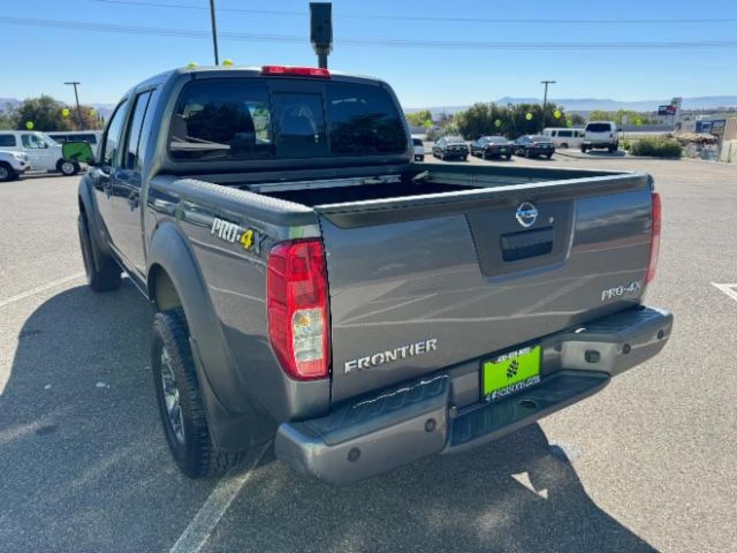 2018 Gun Metallic /Graphite w/White Stitching, cloth Nissan Frontier PRO-4X Crew Cab 5AT 4WD (1N6AD0EV9JN) with an 4.0L V6 DOHC 24V engine, 5-Speed Automatic transmission, located at 940 North Main Street, Cedar City, UT, 84720, (435) 628-0023, 37.692936, -113.061897 - Photo#7