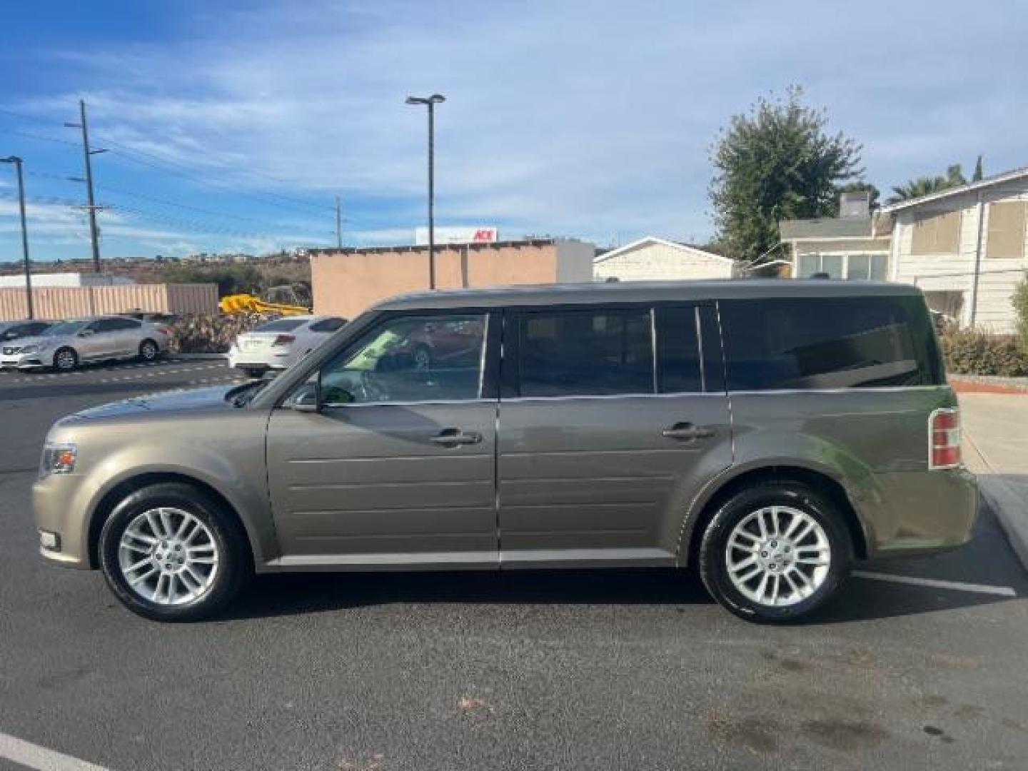 2013 Mineral Gray Metalli /Charcoal Black Cloth Ford Flex SEL FWD (2FMGK5C88DB) with an 3.5L V6 DOHC 24V engine, 6-Speed Automatic Ov transmission, located at 1865 East Red Hills Pkwy, St. George, 84770, (435) 628-0023, 37.120850, -113.543640 - Photo#3