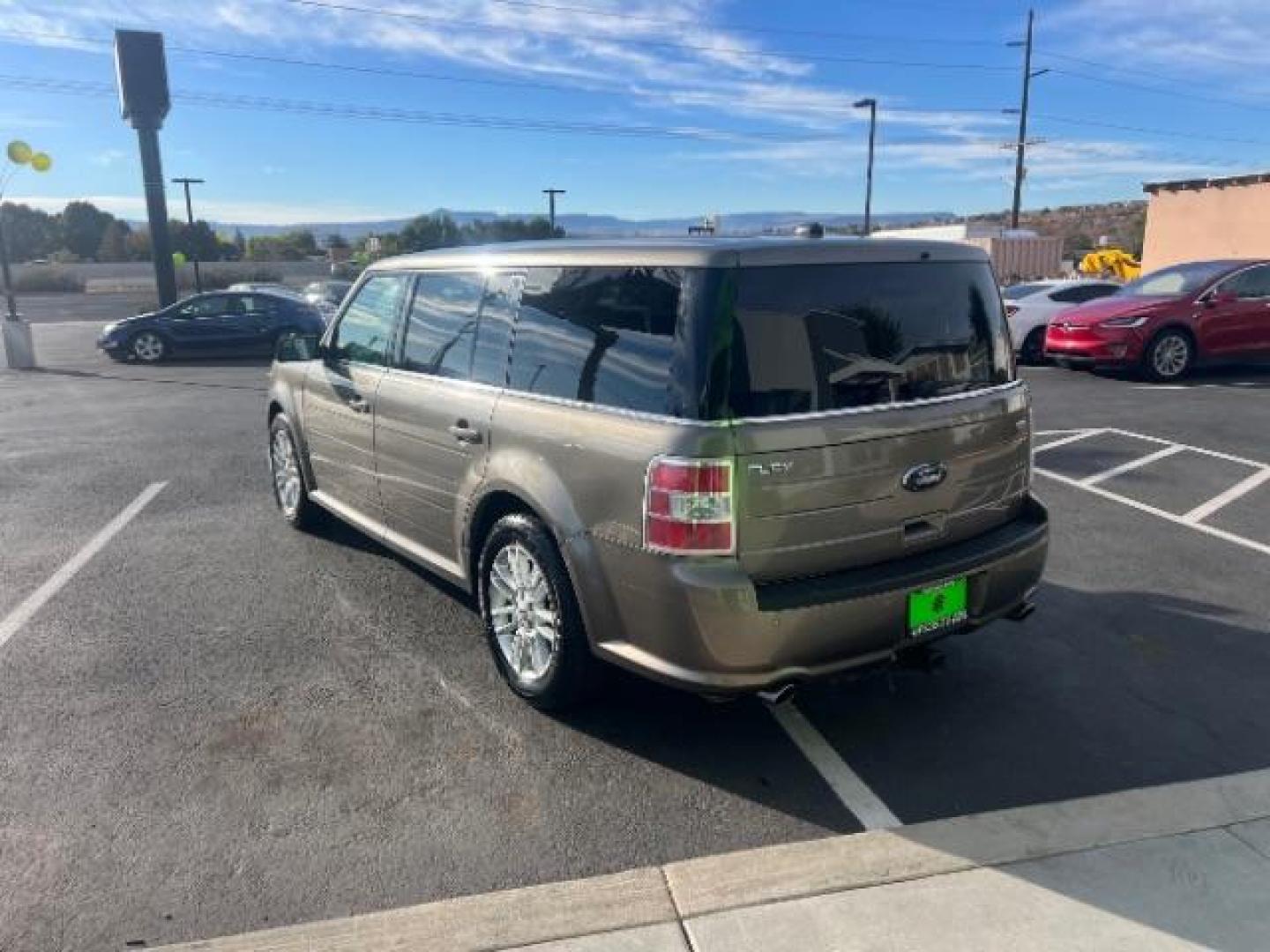 2013 Mineral Gray Metalli /Charcoal Black Cloth Ford Flex SEL FWD (2FMGK5C88DB) with an 3.5L V6 DOHC 24V engine, 6-Speed Automatic Ov transmission, located at 1865 East Red Hills Pkwy, St. George, 84770, (435) 628-0023, 37.120850, -113.543640 - Photo#4