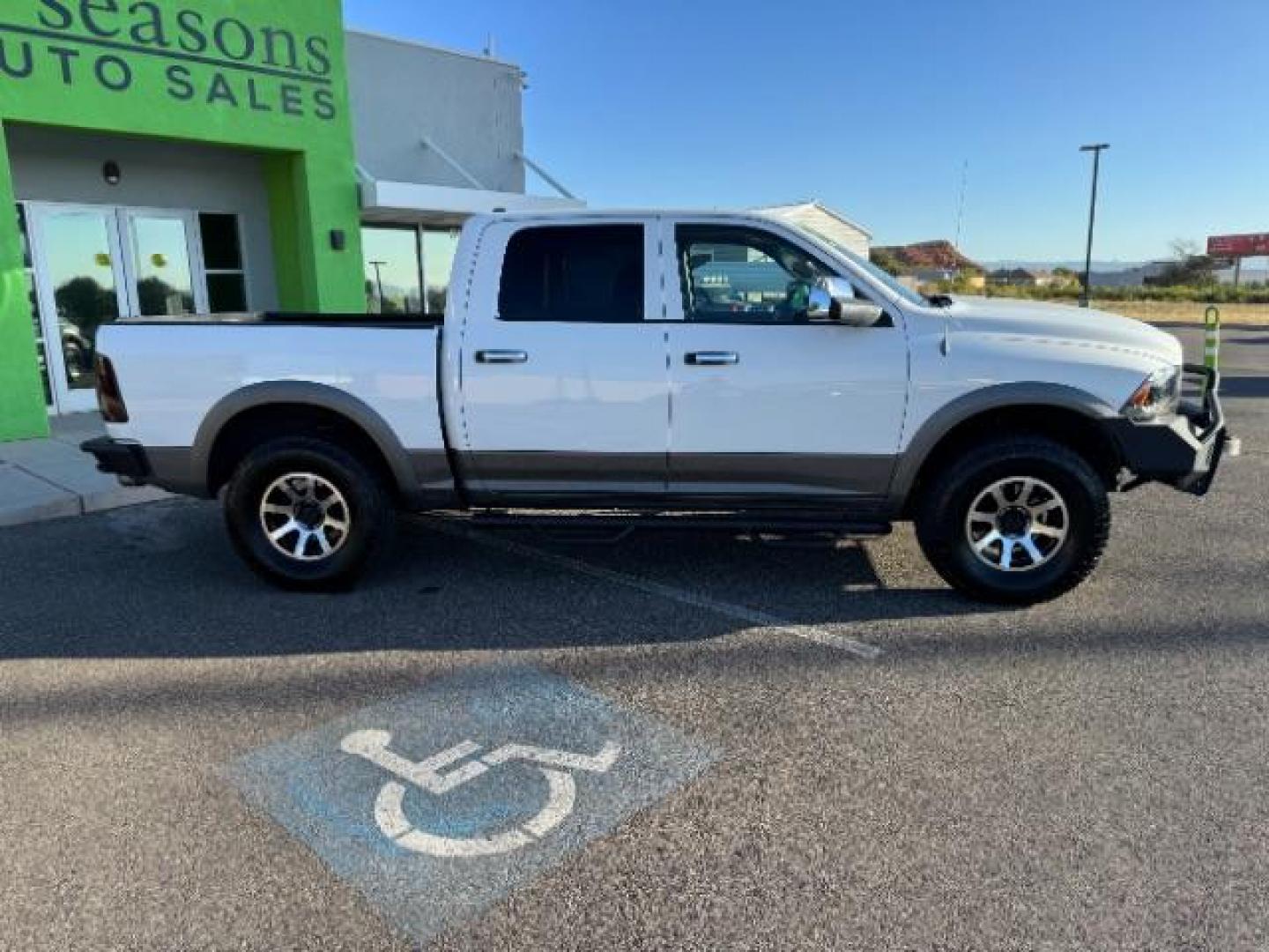 2012 Bright White /Dark Slate Leather Interior RAM 1500 Laramie Crew Cab 4WD (1C6RD7NTXCS) with an 5.7L V8 OHV 16V engine, 6-Speed Automatic transmission, located at 1865 East Red Hills Pkwy, St. George, 84770, (435) 628-0023, 37.120850, -113.543640 - Photo#12