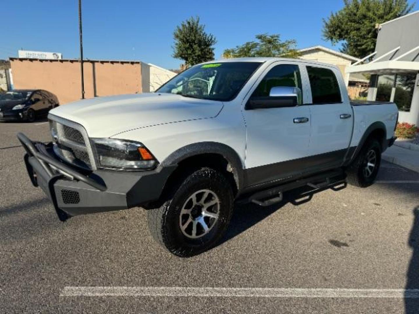 2012 Bright White /Dark Slate Leather Interior RAM 1500 Laramie Crew Cab 4WD (1C6RD7NTXCS) with an 5.7L V8 OHV 16V engine, 6-Speed Automatic transmission, located at 1865 East Red Hills Pkwy, St. George, 84770, (435) 628-0023, 37.120850, -113.543640 - Photo#4