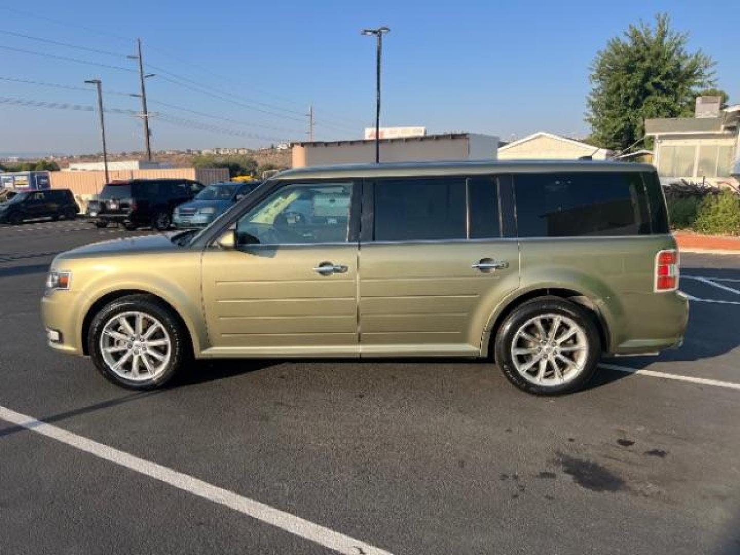 2013 Ginger Ale Metallic /Charcoal Black Leath Ford Flex Limited FWD (2FMGK5D81DB) with an 3.5L V6 DOHC 24V engine, 6-Speed Automatic Ov transmission, located at 940 North Main Street, Cedar City, UT, 84720, (435) 628-0023, 37.692936, -113.061897 - We specialize in helping ALL people get the best financing available. No matter your credit score, good, bad or none we can get you an amazing rate. Had a bankruptcy, divorce, or repossessions? We give you the green light to get your credit back on the road. Low down and affordable payments that fit - Photo#3