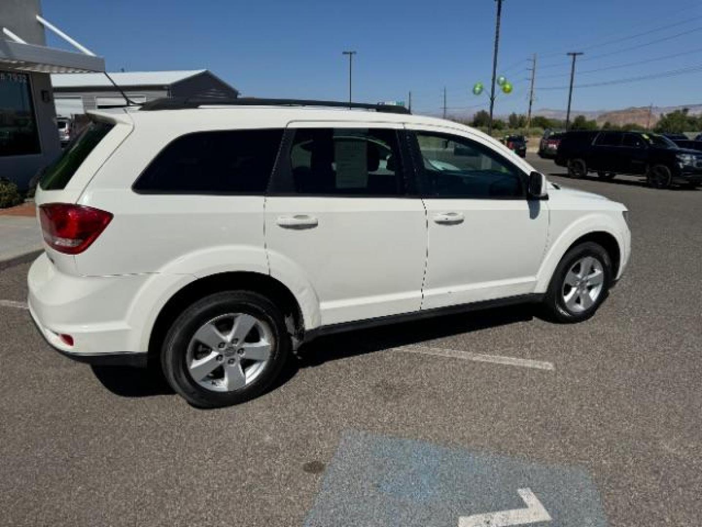 2012 White /Black Cloth Interior Dodge Journey SXT (3C4PDCBG9CT) with an 3.6L V6 DOHC 24V engine, 6-Speed Automatic transmission, located at 940 North Main Street, Cedar City, UT, 84720, (435) 628-0023, 37.692936, -113.061897 - Photo#10